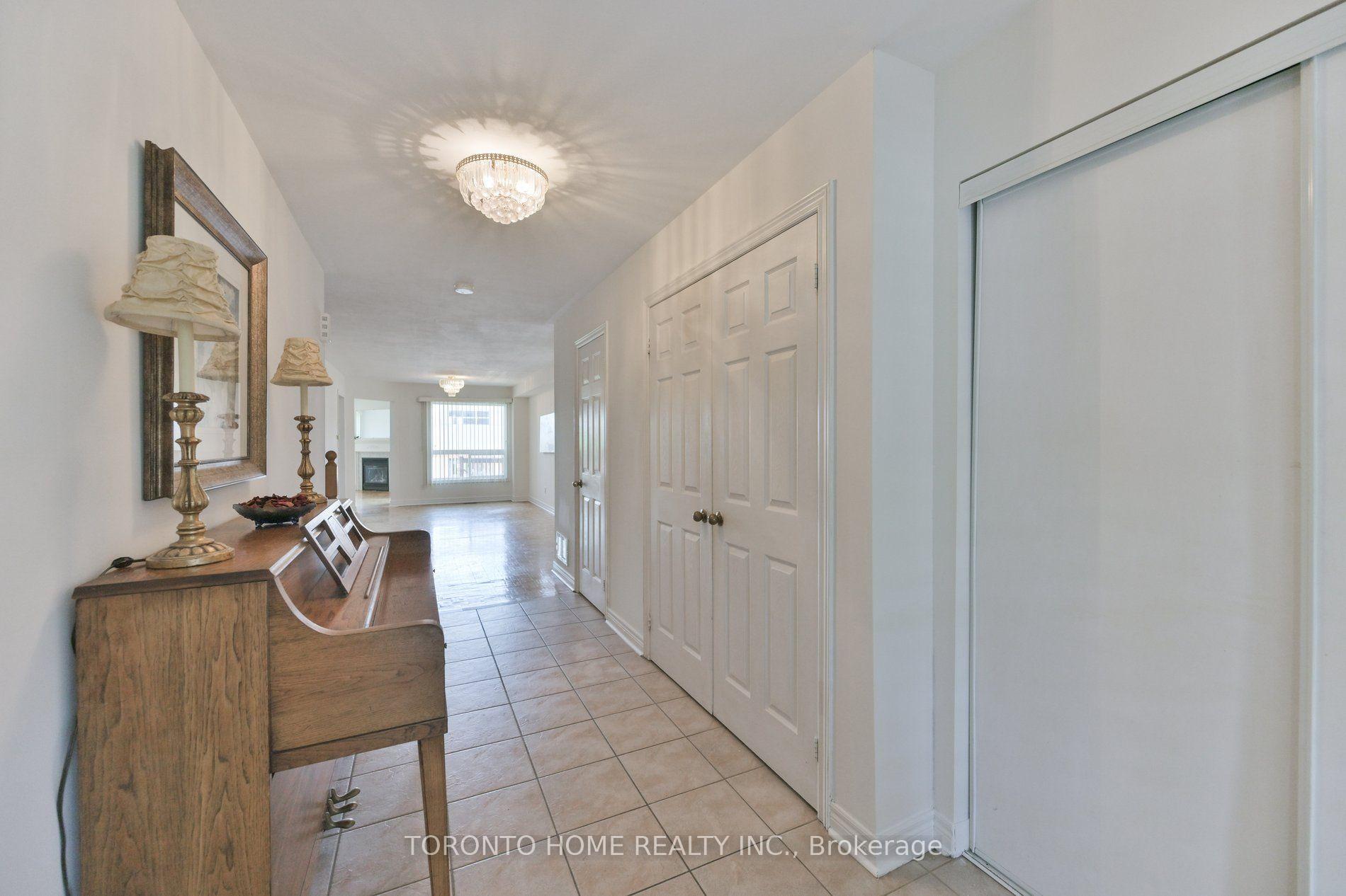 Photo 4 of 280 Monte Carlo Drive, Vaughan, Sonoma Heights — HOMEH