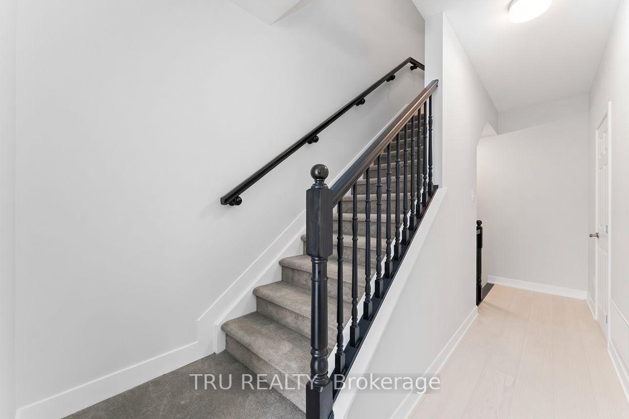 Photo 4 of 239 Anyolite Private, Ottawa, Barrhaven - Heritage Park — HOMEH