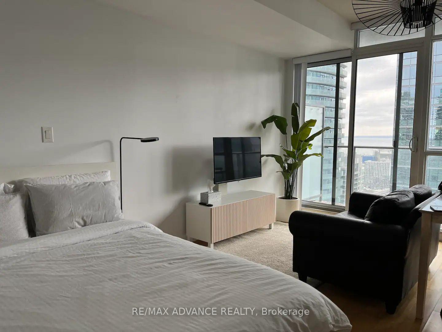 Photo 3 of Unit 3603, 65 Bremner Boulevard, Toronto, Waterfront Communities — HOMEH