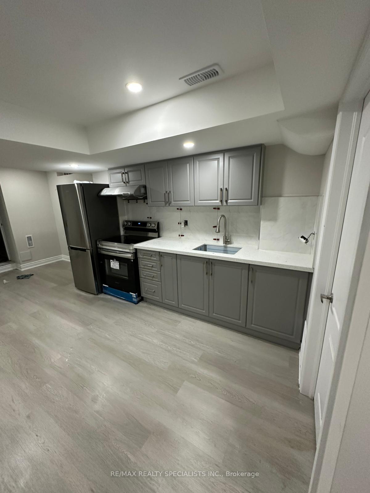 Photo 2 of 10 Bramacre Court, Brampton, Northwest Sandalwood Parkway — HOMEH