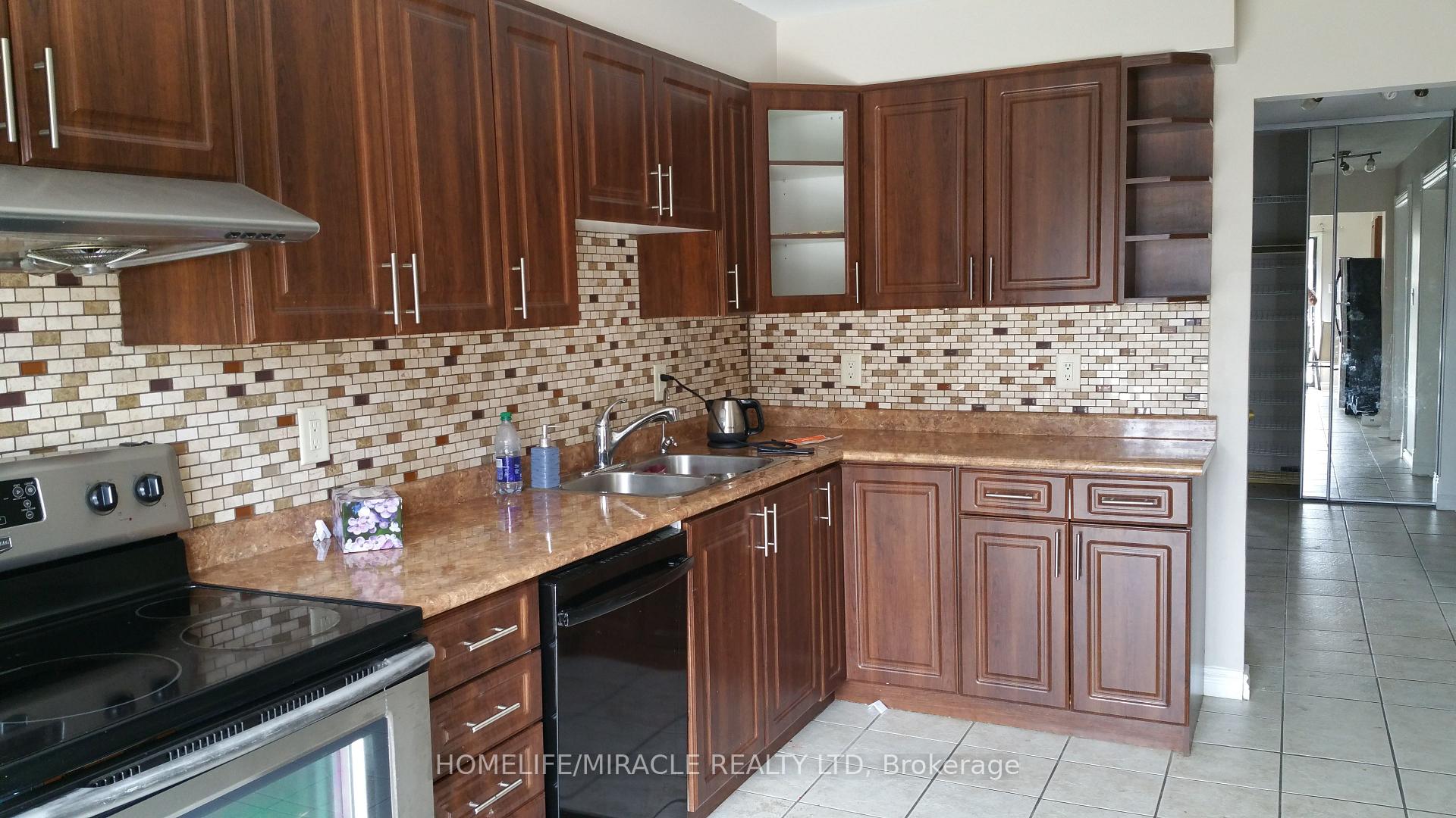 Photo 2 of 18 Beisel Court, Brampton, Heart Lake West — HOMEH