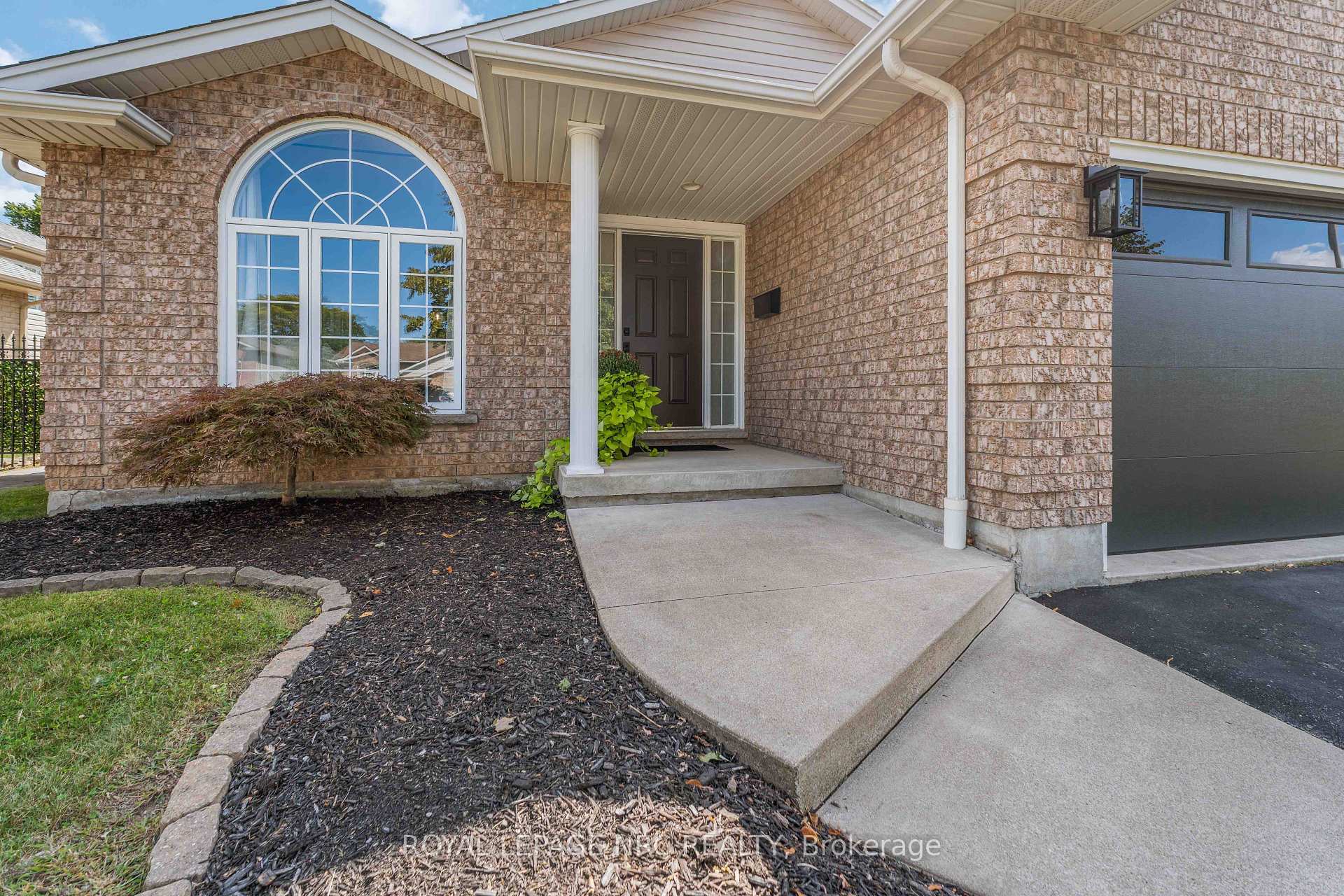Photo 3 of 3680 Weinbrenner Road, Niagara Falls, Chippawa — HOMEH