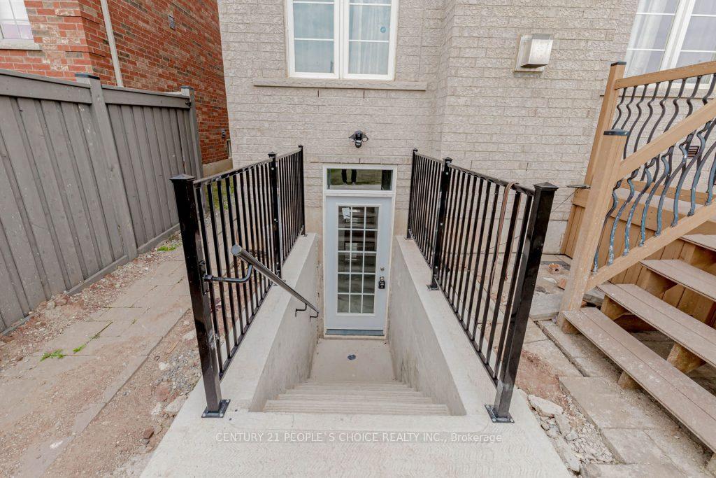 Photo 7 of Unit Lower, 4 Cachet Court, Brampton, Credit Valley — HOMEH