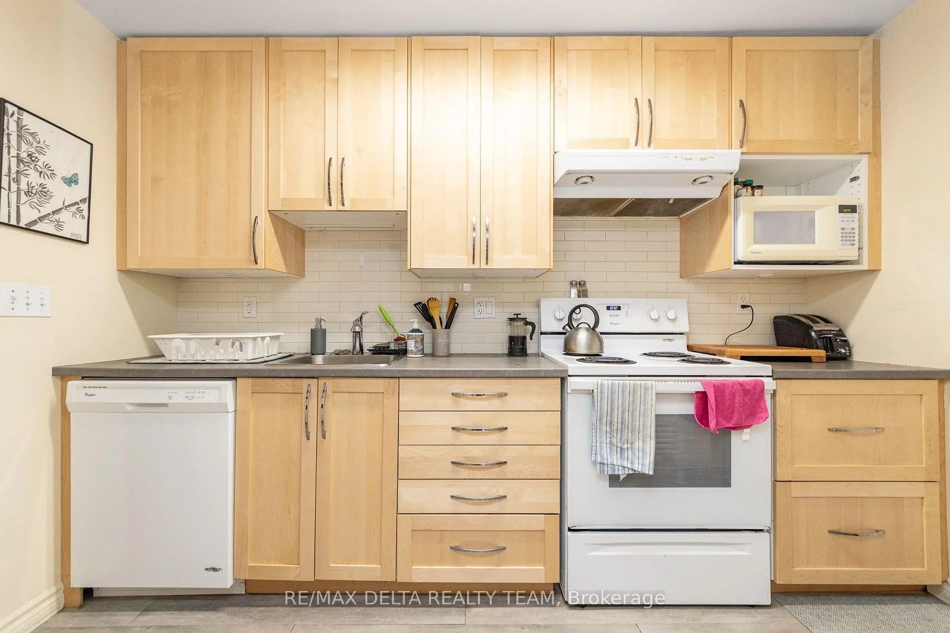 Photo 11 of Unit A, 192 Stanley Avenue, Ottawa, New Edinburgh — HOMEH