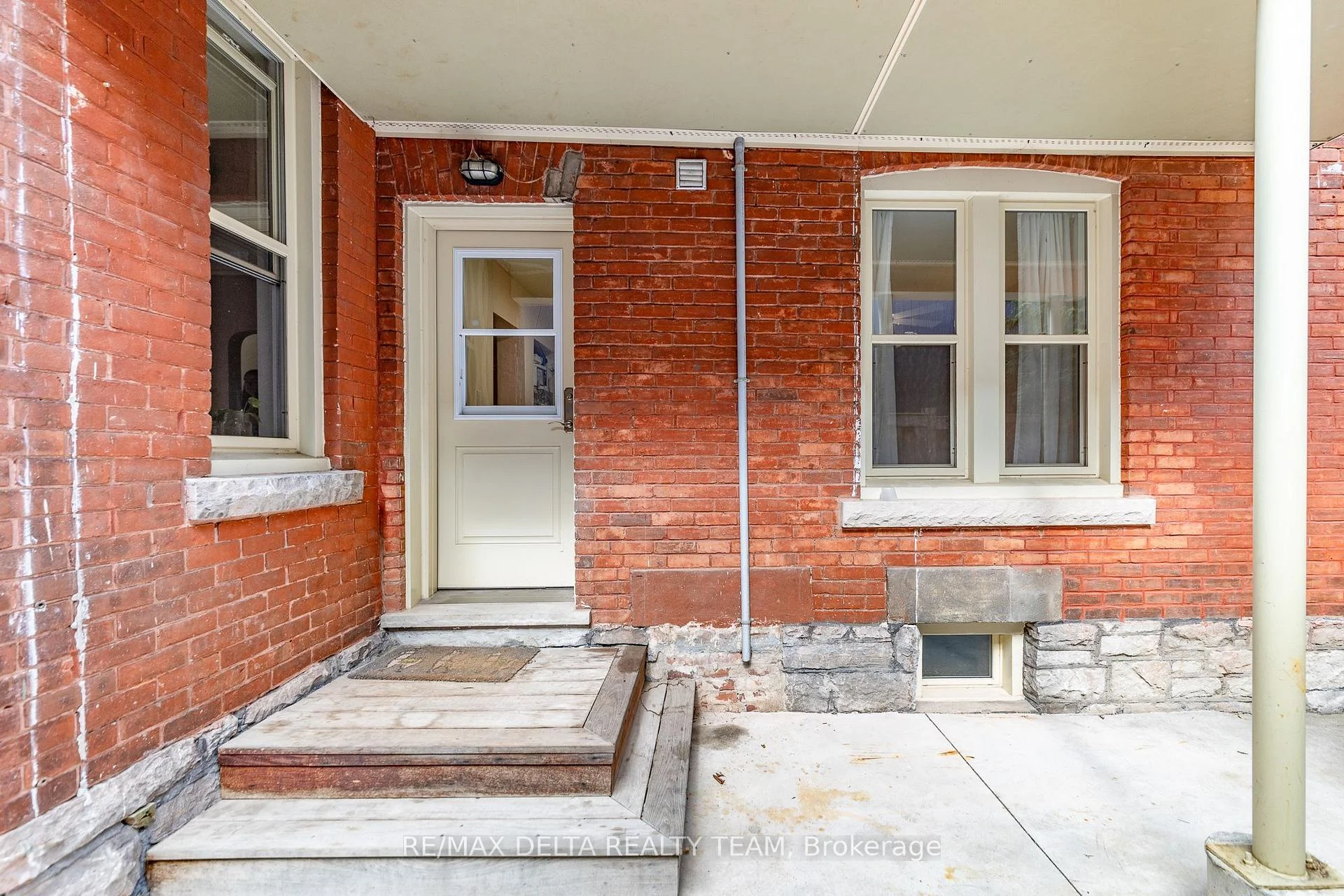 Photo 18 of Unit A, 192 Stanley Avenue, Ottawa, New Edinburgh — HOMEH