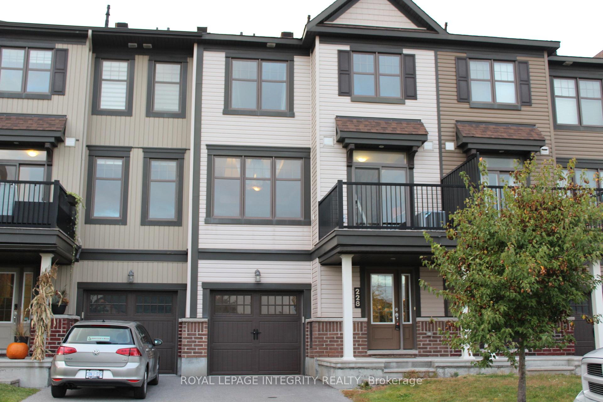 Photo 2 of 228 Halyard Way, Ottawa, Kanata - Kanata Lakes/Heritage Hills — HOMEH