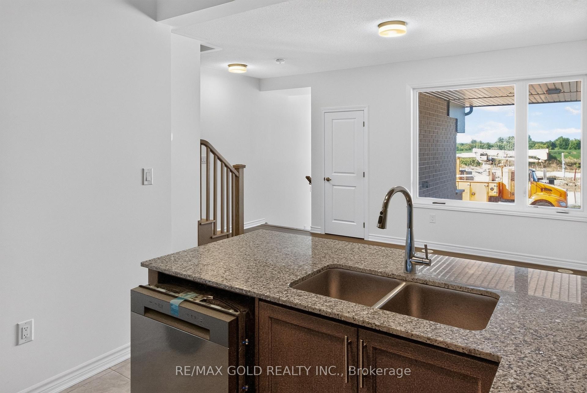 Photo 9 of 32 Twinflower Way, Brampton, Northwest Brampton — HOMEH