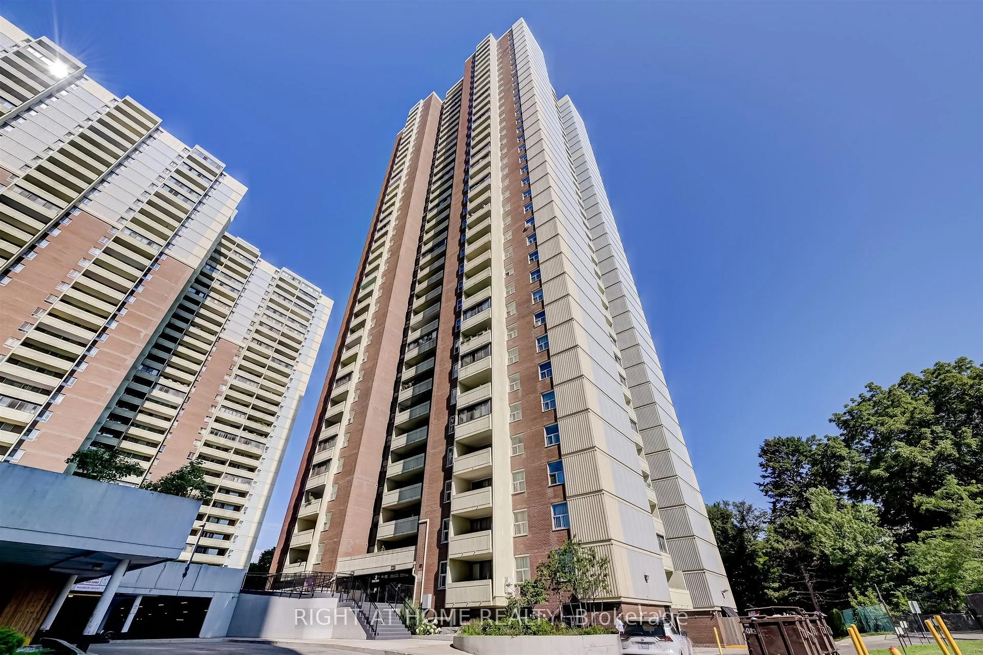 Photo 7 of Unit 2407, 3 Massey Square, Toronto, Crescent Town — HOMEH