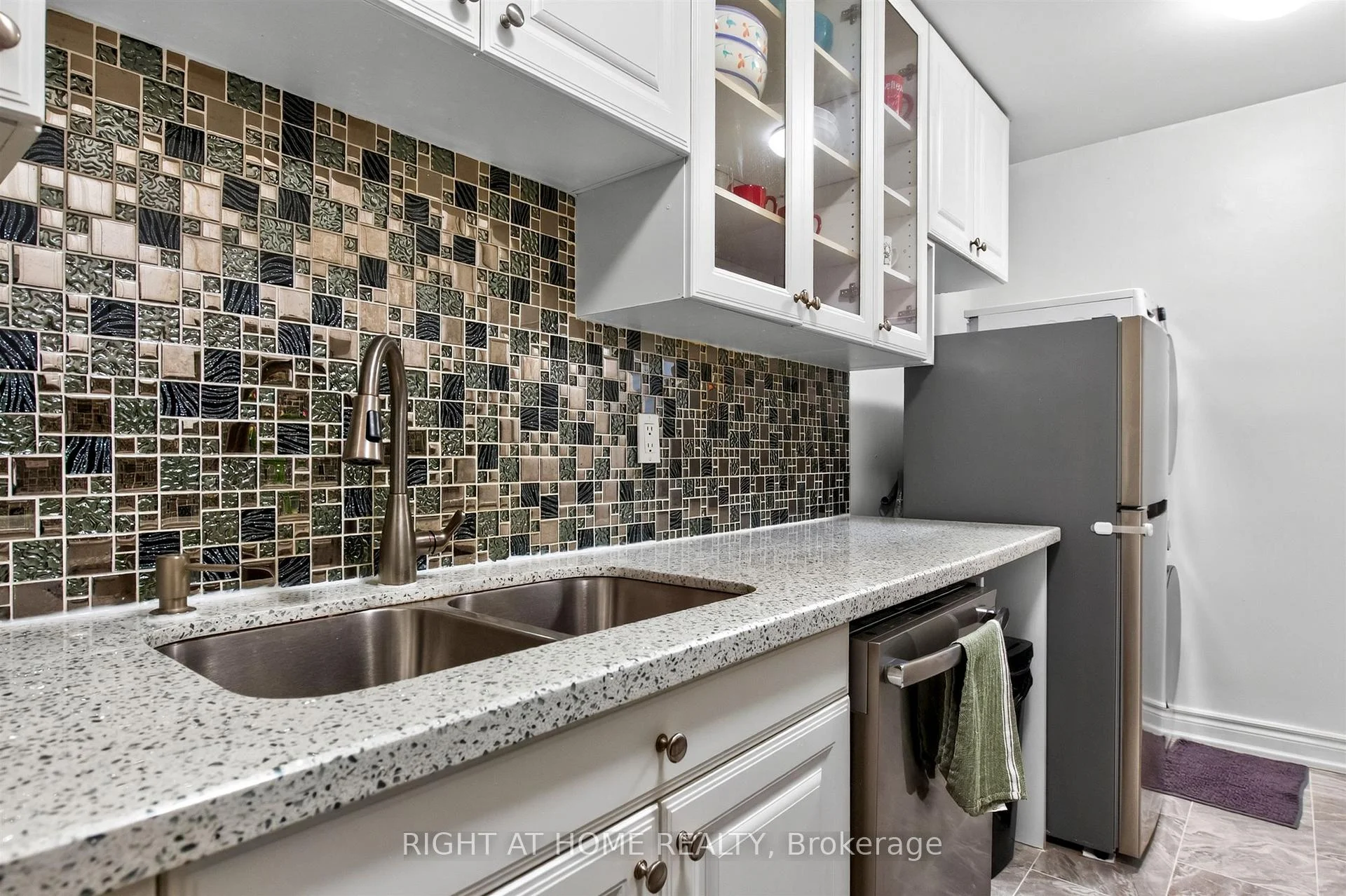 Photo 18 of Unit 2407, 3 Massey Square, Toronto, Crescent Town — HOMEH