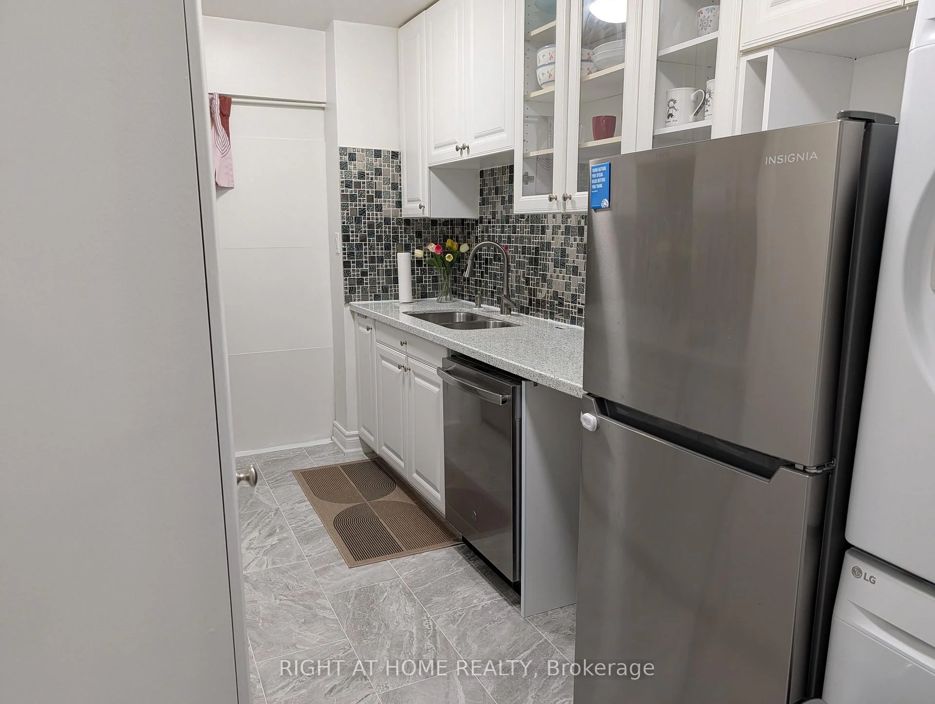 Photo 4 of Unit 2407, 3 Massey Square, Toronto, Crescent Town — HOMEH