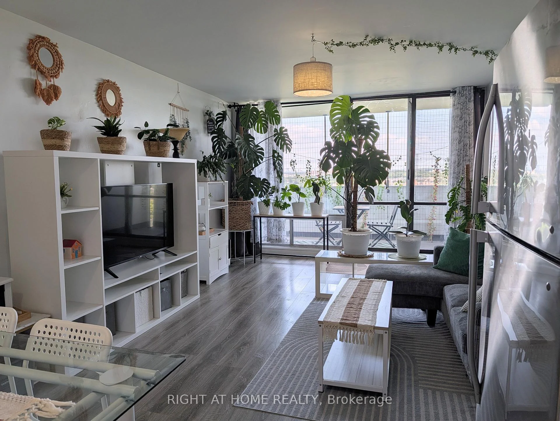 Photo 6 of Unit 2407, 3 Massey Square, Toronto, Crescent Town — HOMEH