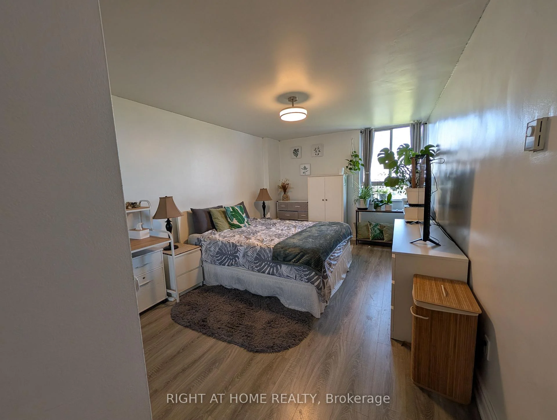 Photo 14 of Unit 2407, 3 Massey Square, Toronto, Crescent Town — HOMEH