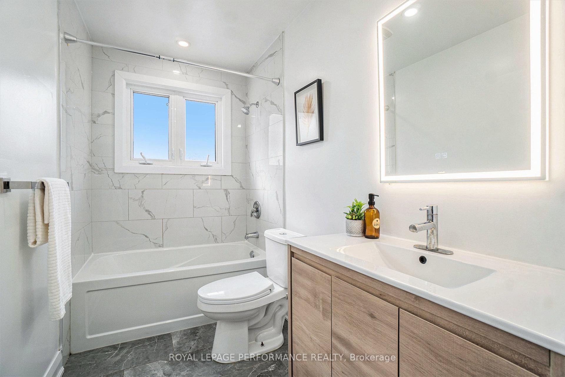 Photo 10 of 26 Majestic Drive, Ottawa, Manordale — HOMEH