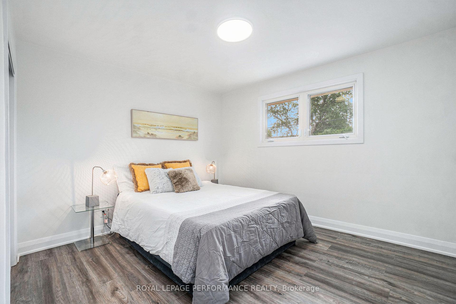 Photo 11 of 26 Majestic Drive, Ottawa, Manordale — HOMEH