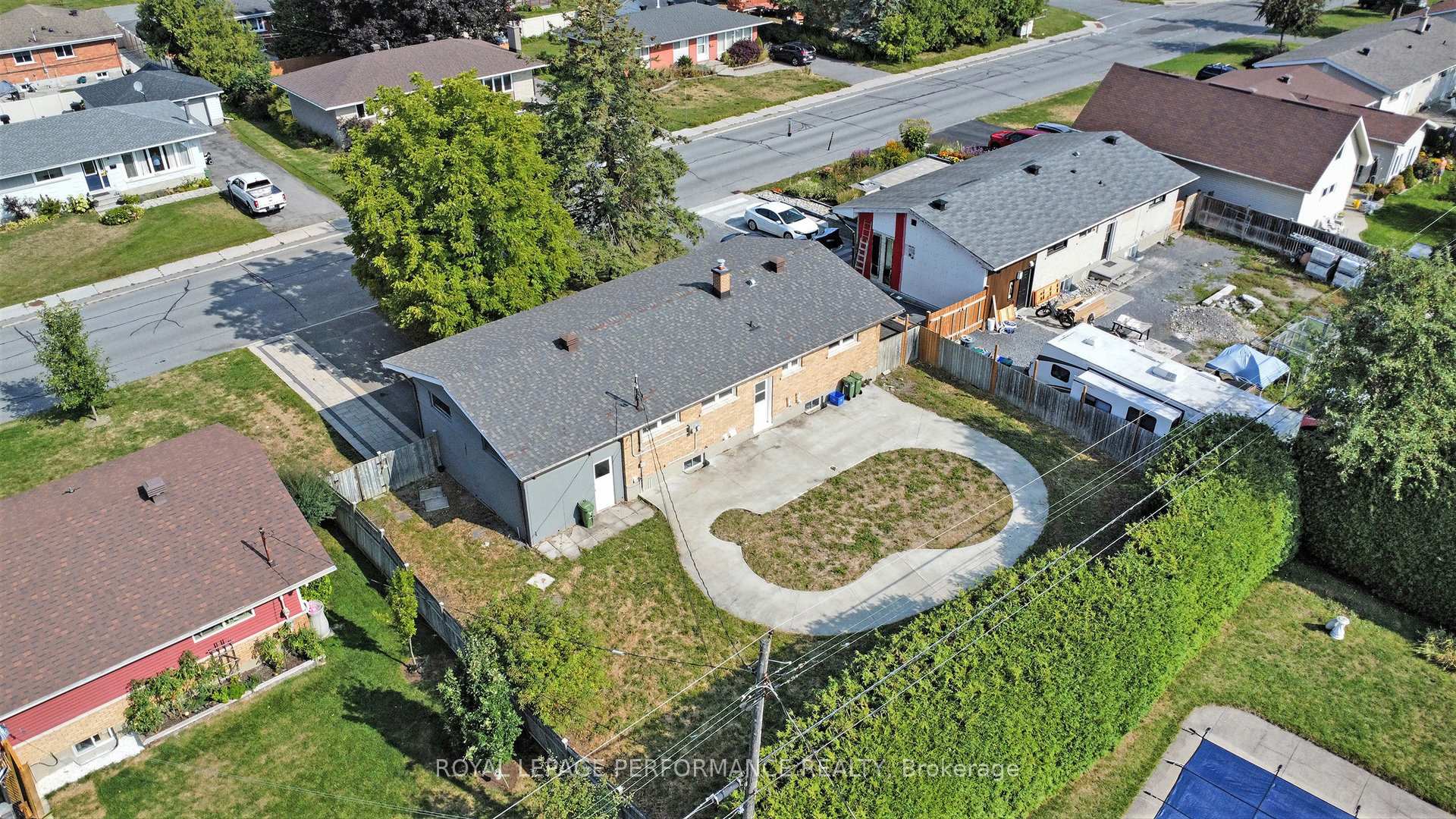 Photo 33 of 26 Majestic Drive, Ottawa, Manordale — HOMEH