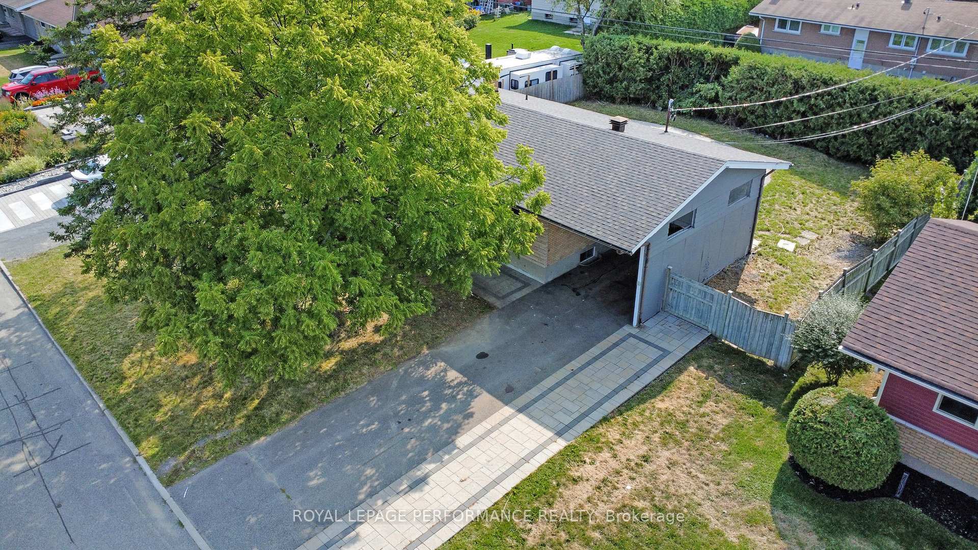 Photo 34 of 26 Majestic Drive, Ottawa, Manordale — HOMEH