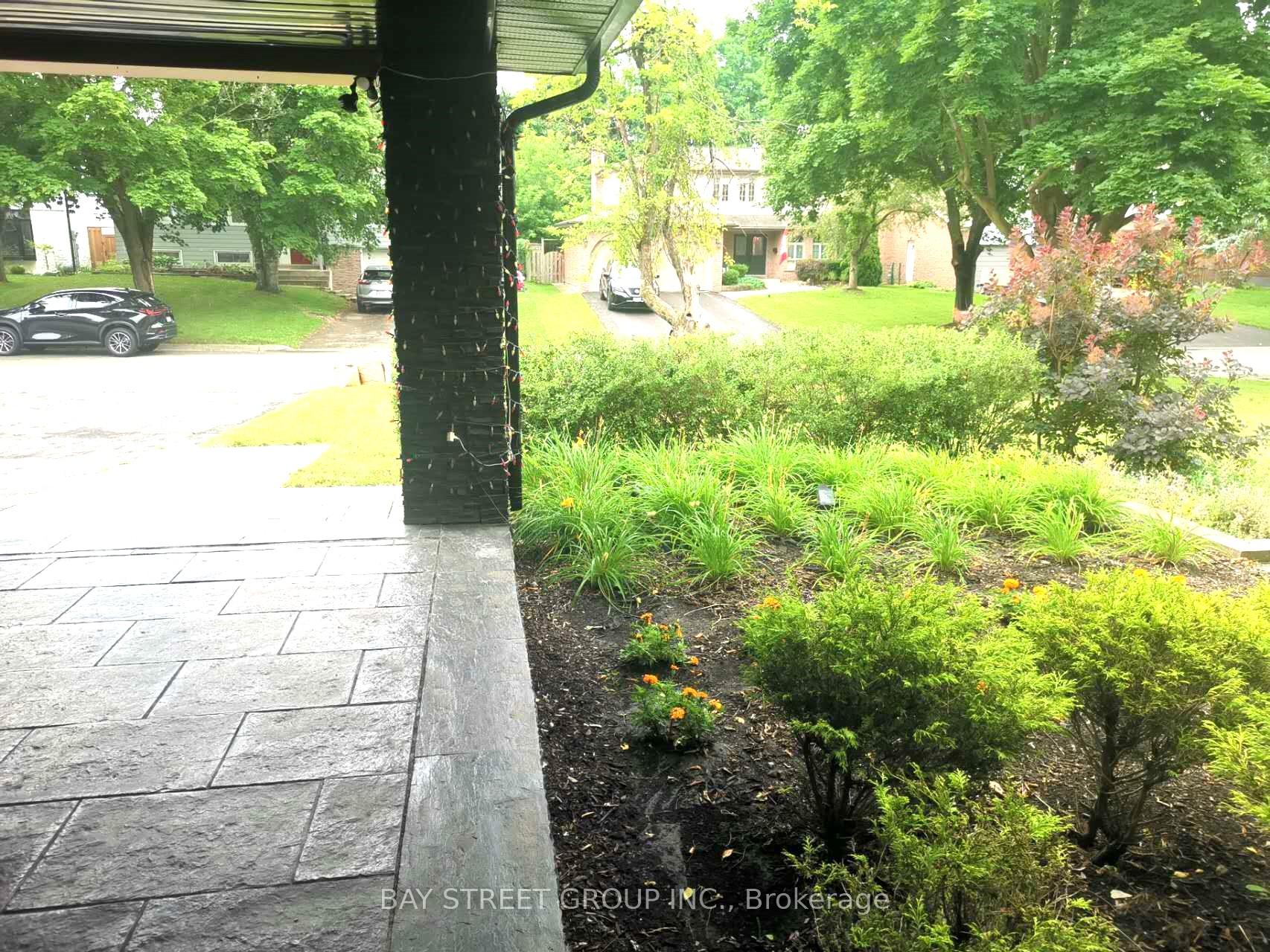 Photo 3 of 24 Avondale Crescent, Markham, Markham Village — HOMEH