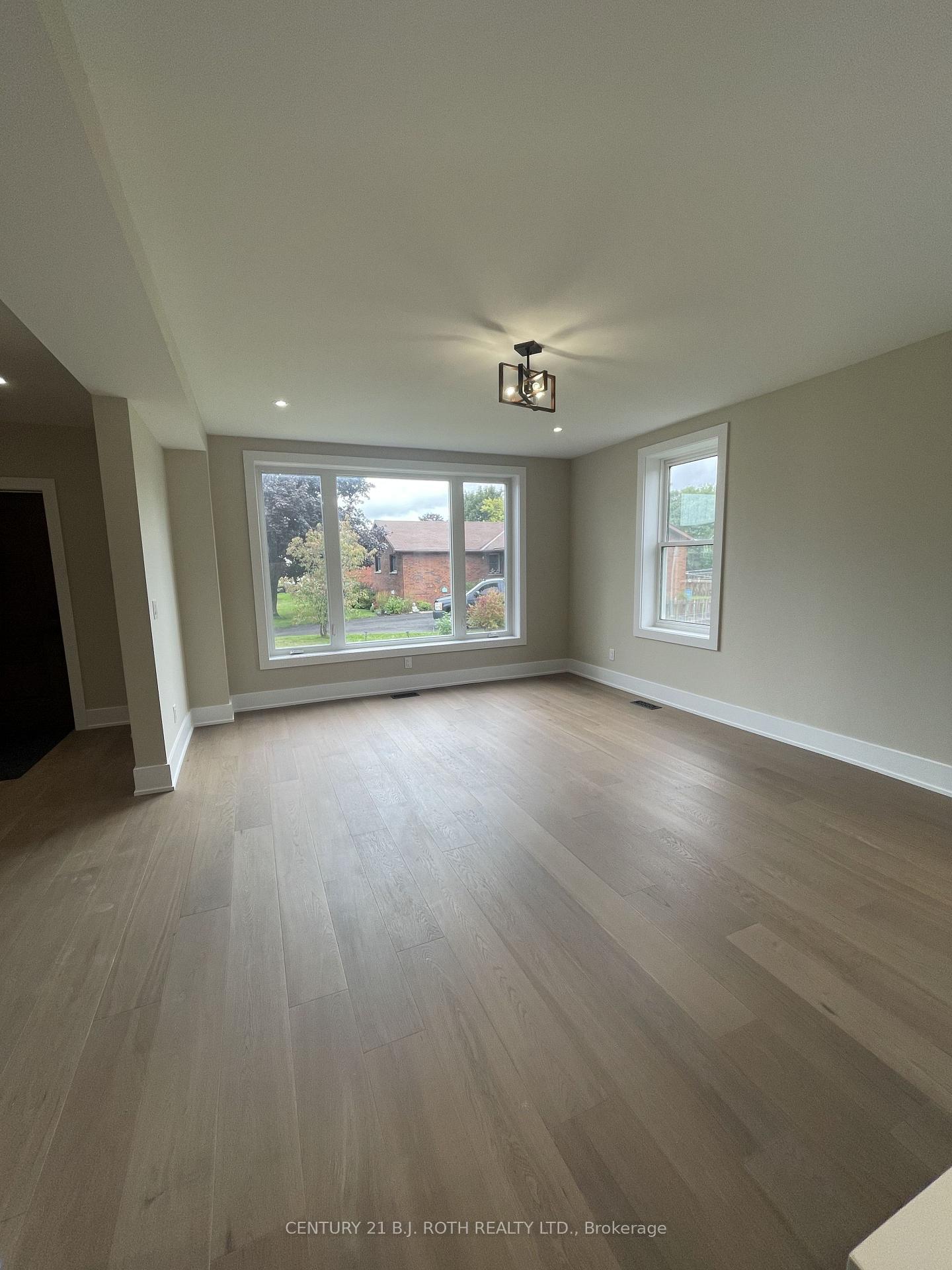 Photo 10 of 9 Bertram Drive, Springwater, Elmvale — HOMEH