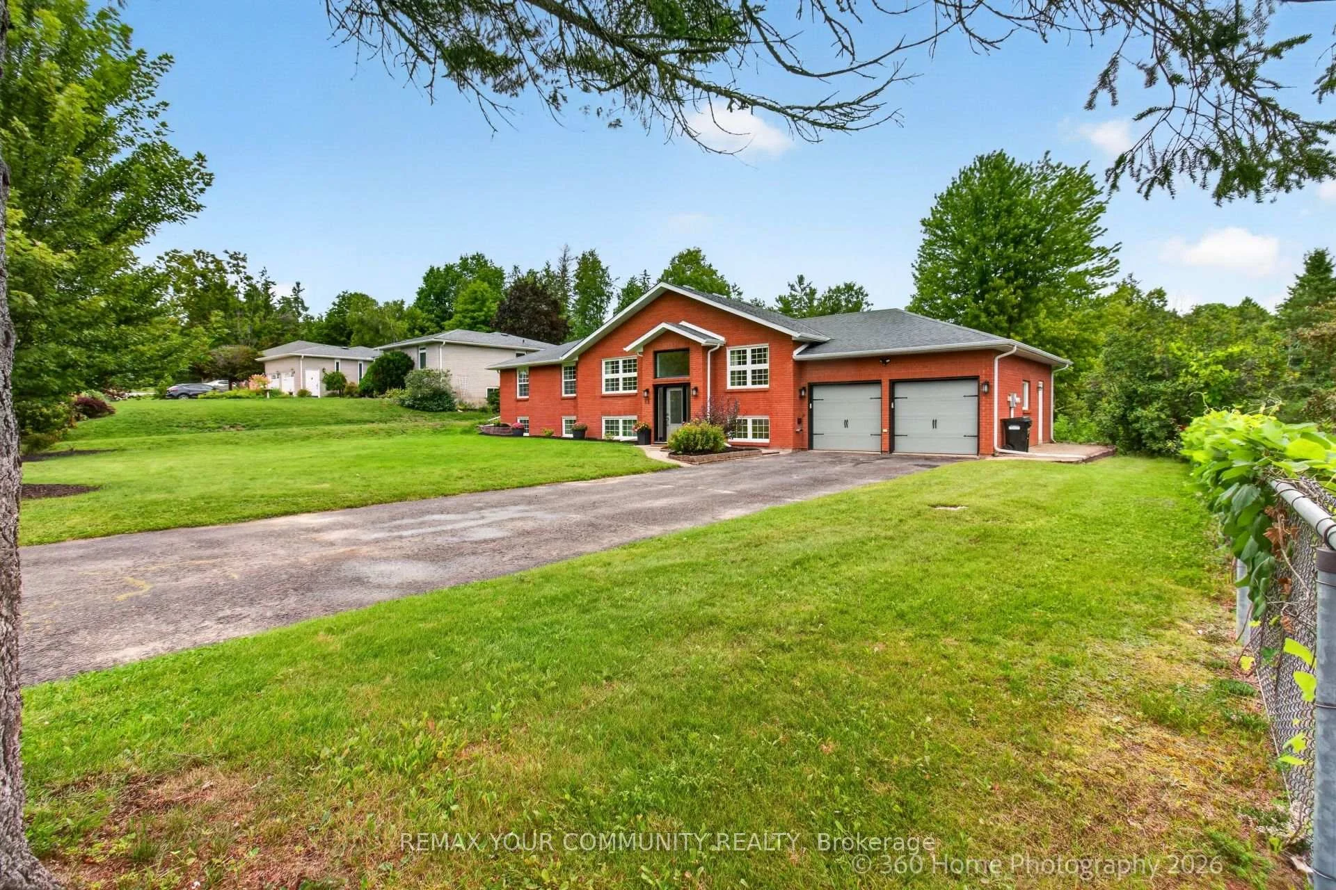 Photo 2 of 12 Cairns Boulevard, Springwater, Midhurst — HOMEH