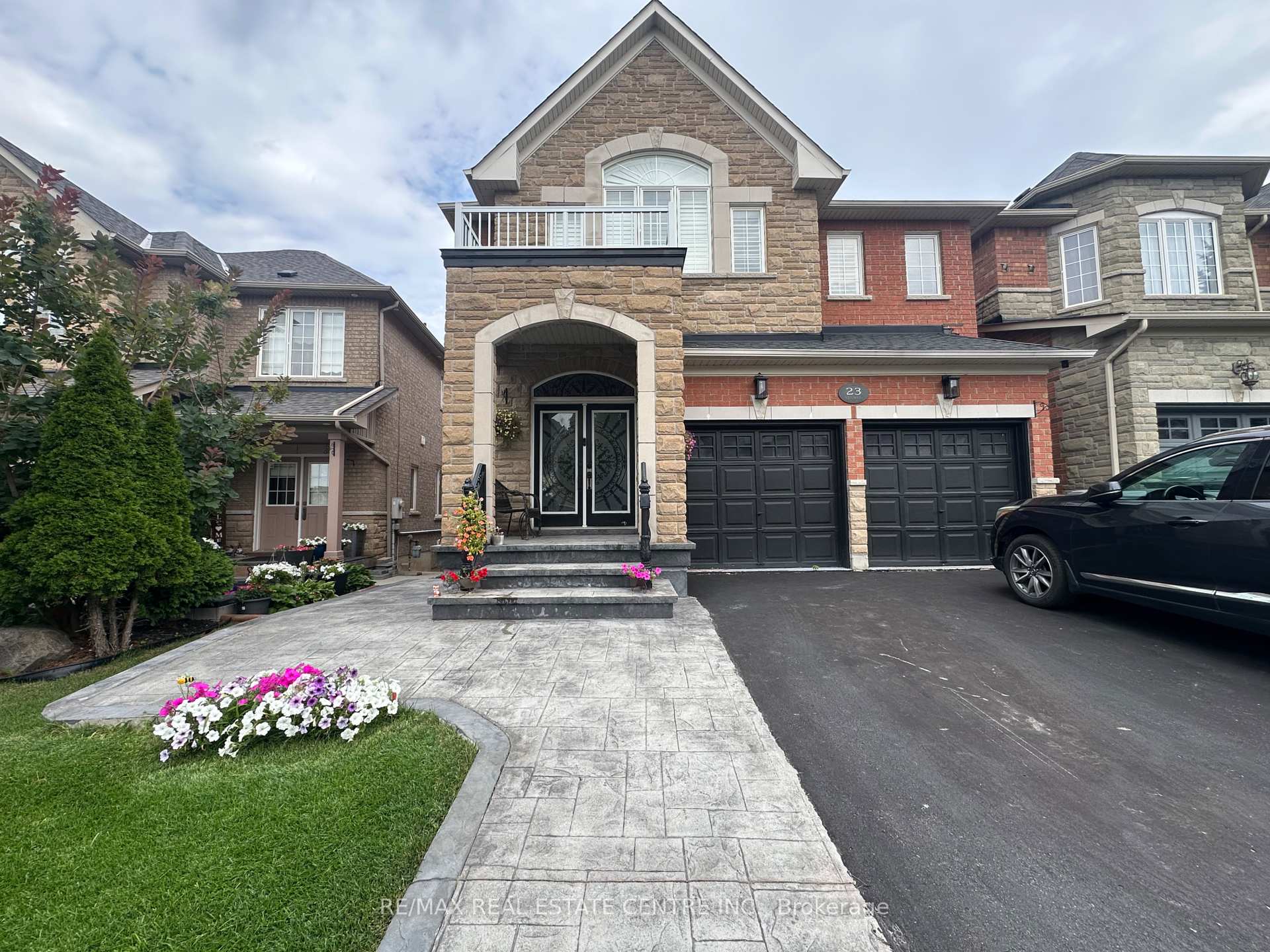 Photo 1 of Unit Basement Apartment, 23 Oblate Crescent, Brampton, Bram West — HOMEH