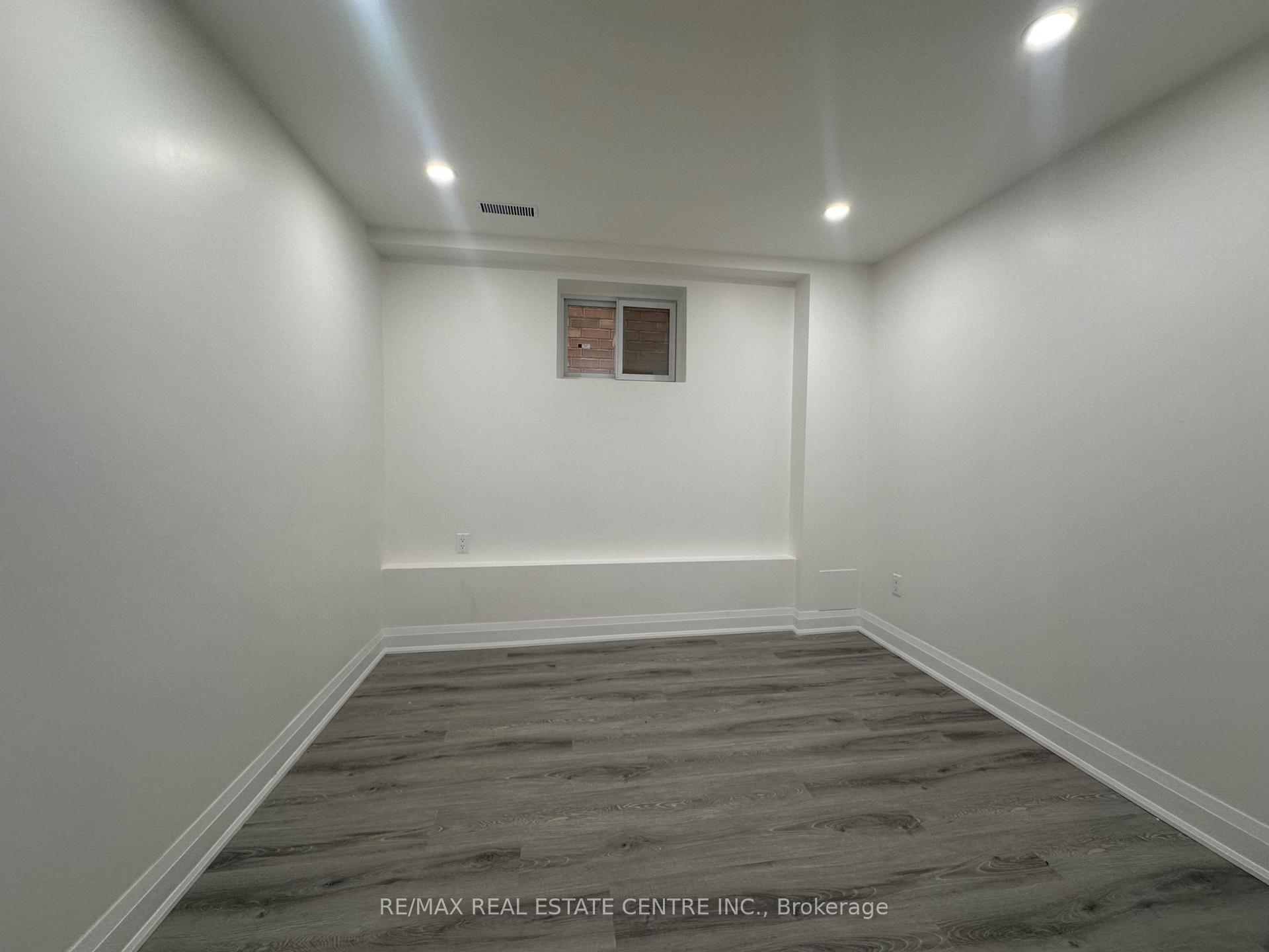Photo 4 of Unit Basement Apartment, 23 Oblate Crescent, Brampton, Bram West — HOMEH