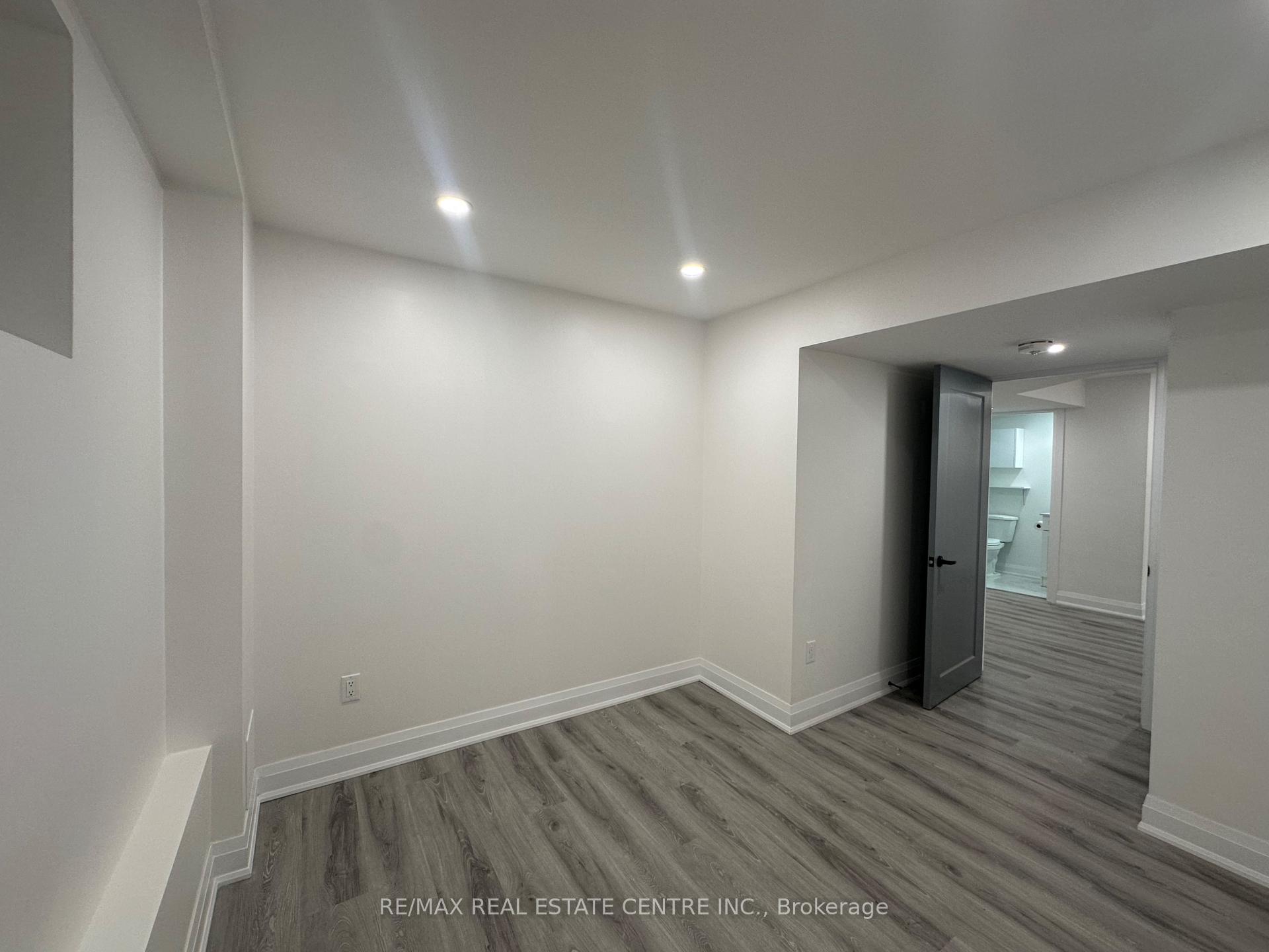 Photo 5 of Unit Basement Apartment, 23 Oblate Crescent, Brampton, Bram West — HOMEH