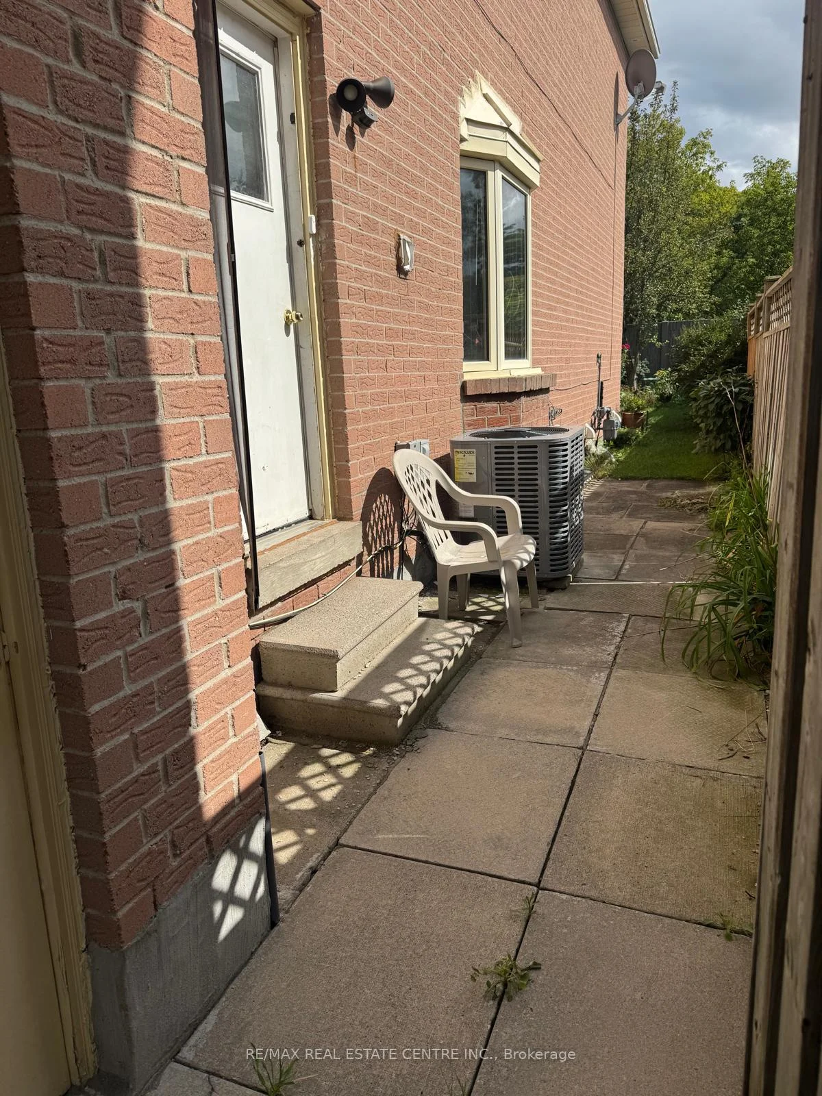 Photo 3 of Unit Basement, 546 Laurier Crescent, Pickering, Amberlea — HOMEH