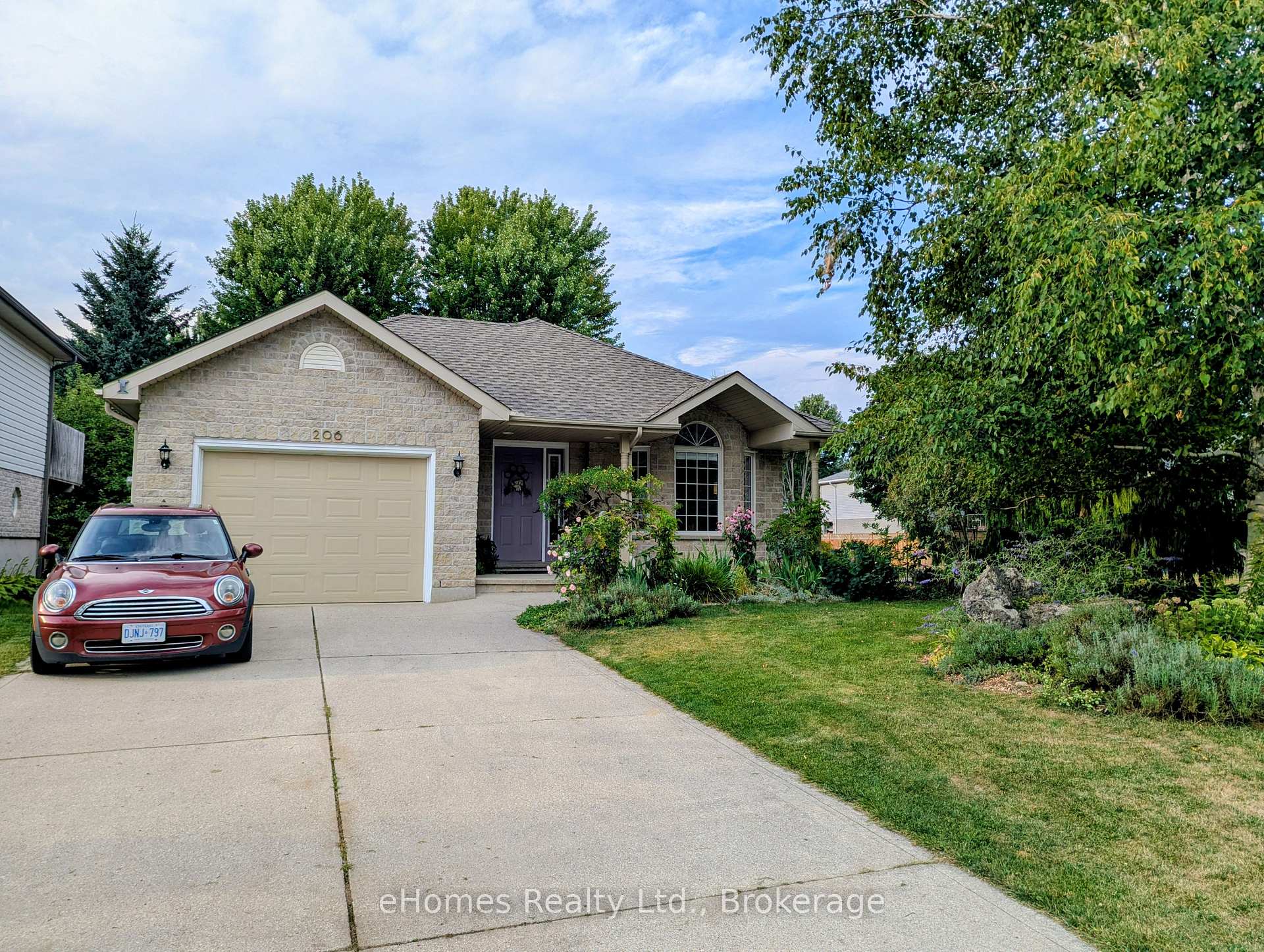 Photo of 206 2nd A Street W