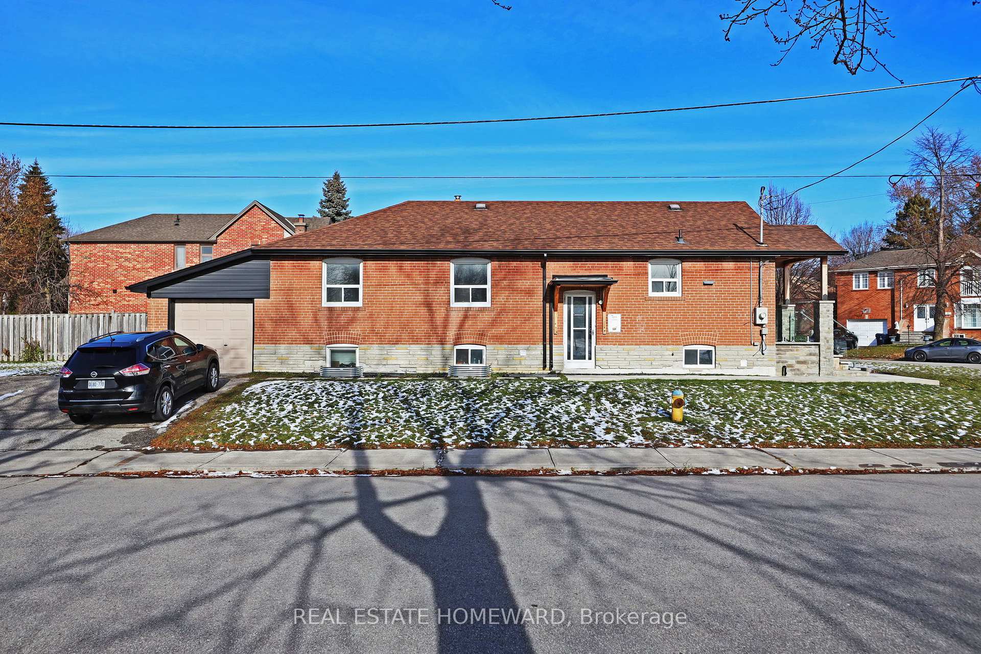 Photo 3 of Unit Lower, 2 Harris Park Drive, Scarborough, Clairlea-Birchmount — HOMEH
