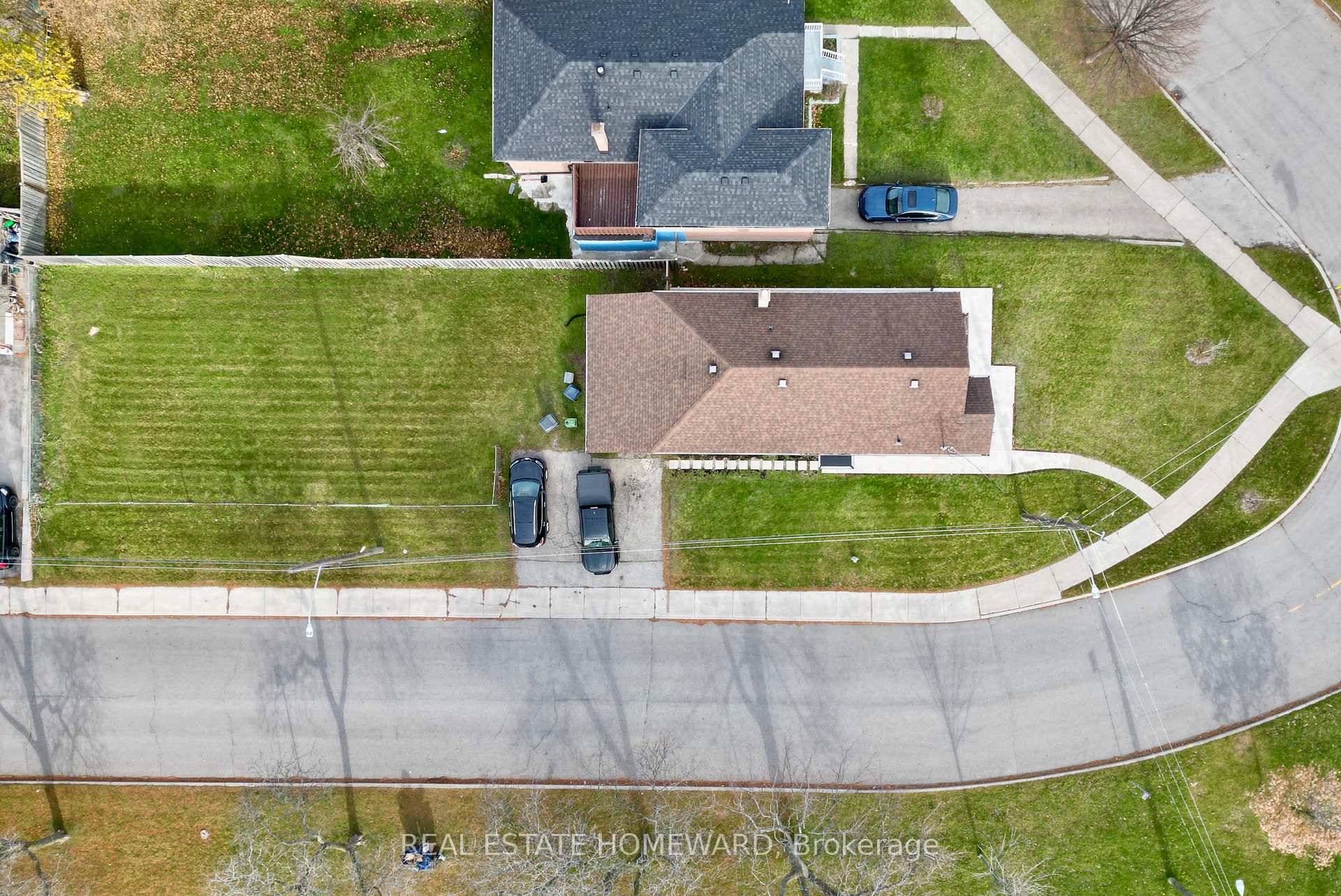 Photo 5 of Unit Lower, 2 Harris Park Drive, Scarborough, Clairlea-Birchmount — HOMEH