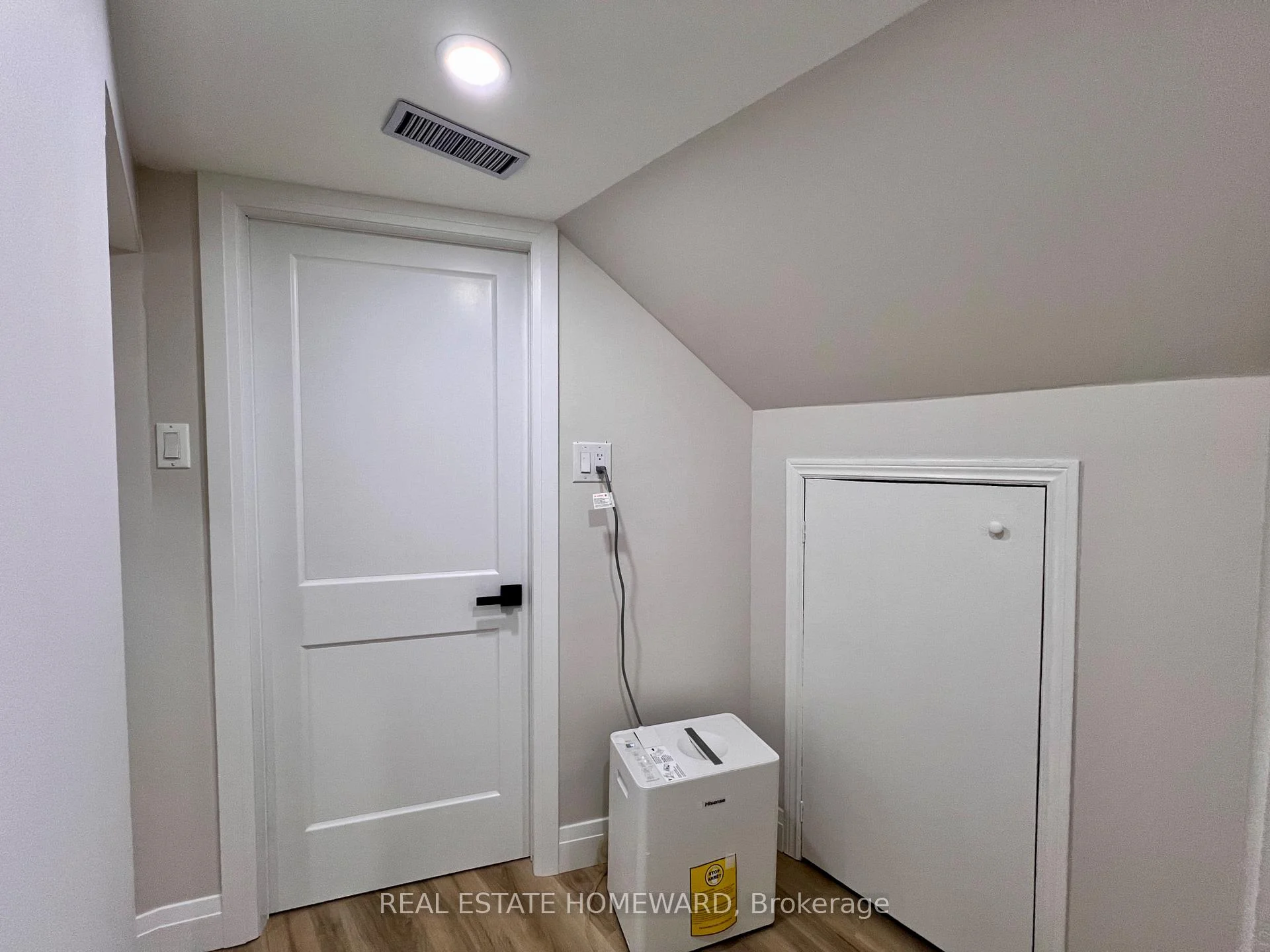 Photo 16 of Unit Lower, 2 Harris Park Drive, Scarborough, Clairlea-Birchmount — HOMEH