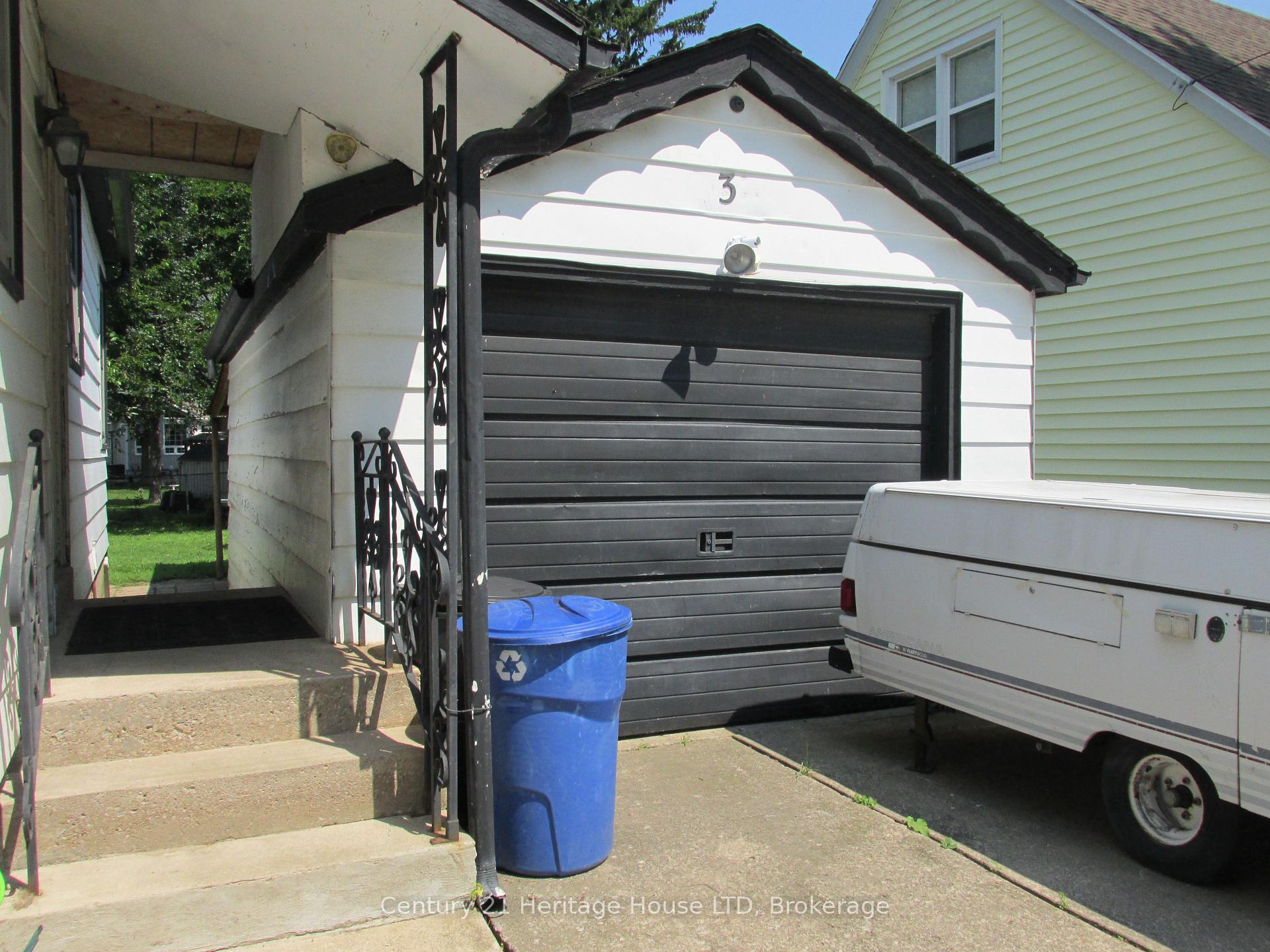 Photo 4 of 3 Melba Road, St. Catharines, Carlton/Bunting — HOMEH