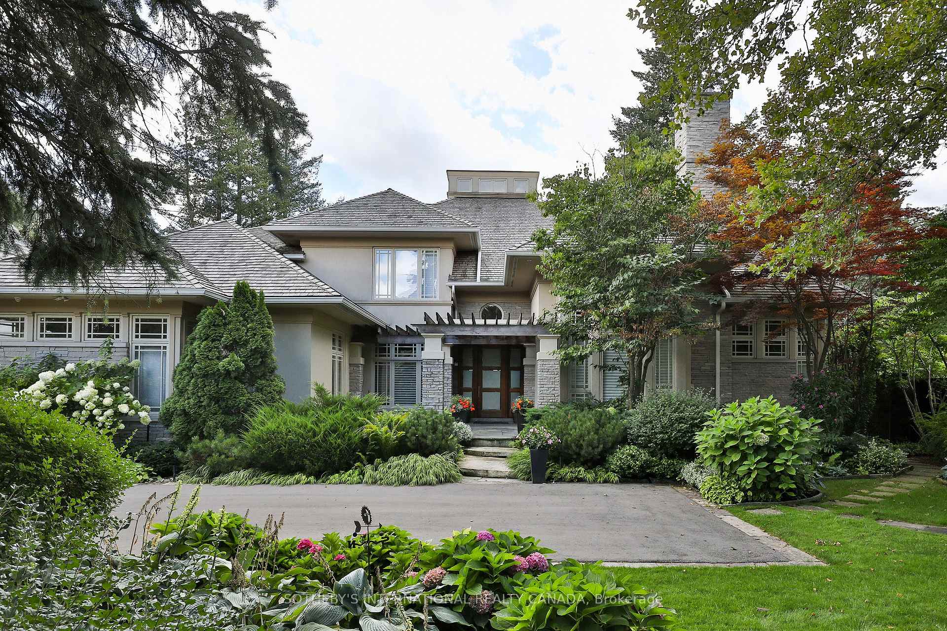 Front of 23 Country Lane