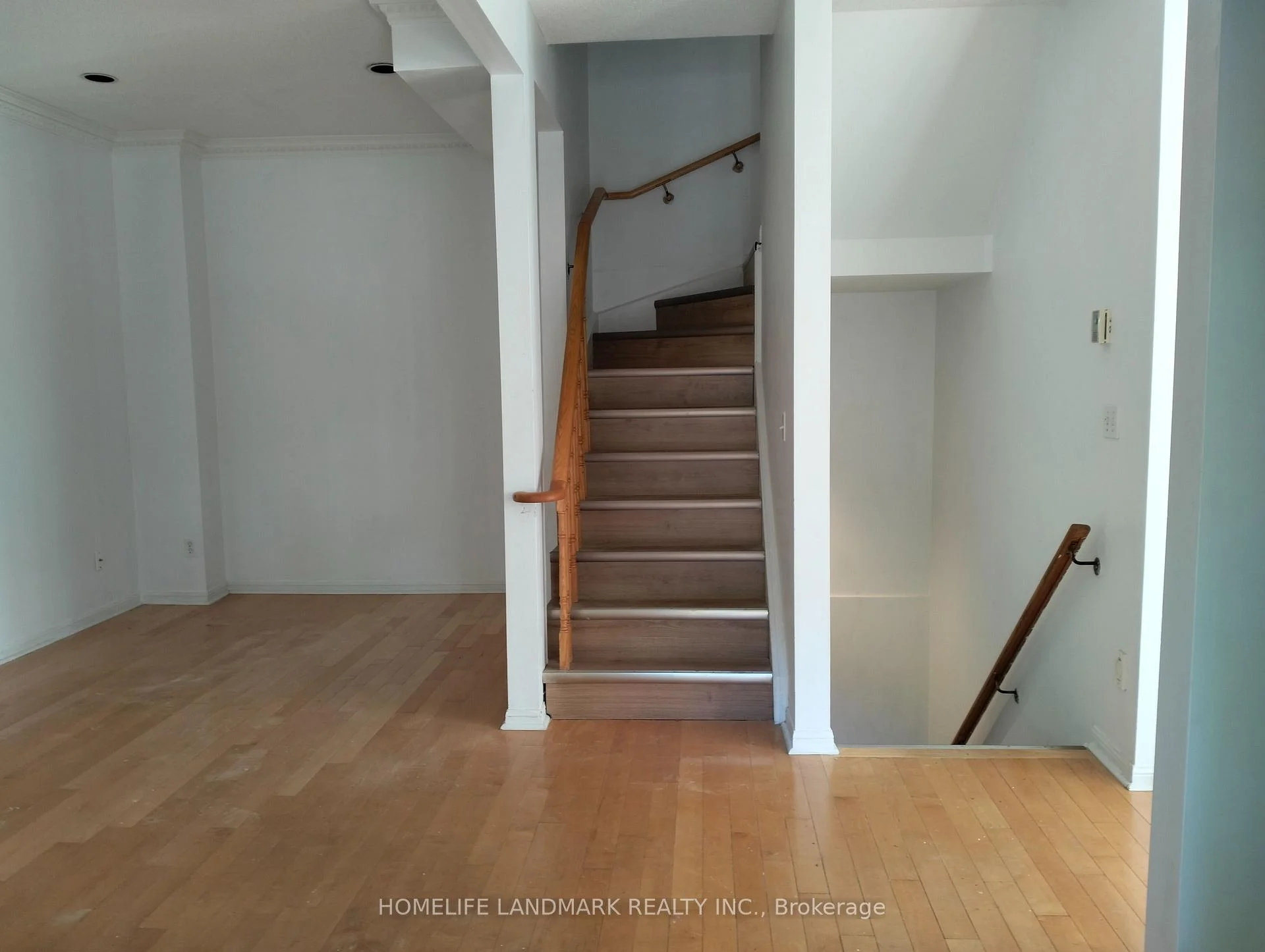 Photo 8 of Unit 13A, 18 St. Moritz Way, Markham, Unionville — HOMEH
