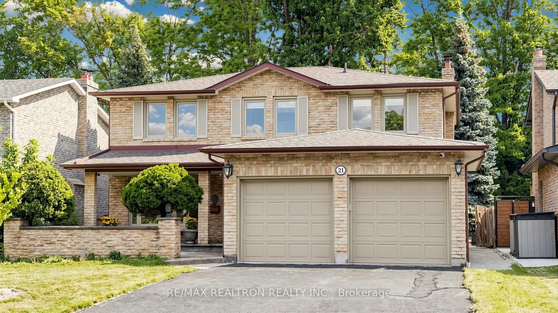 Photo 2 of 21 Greentree Road, Markham, Unionville — HOMEH