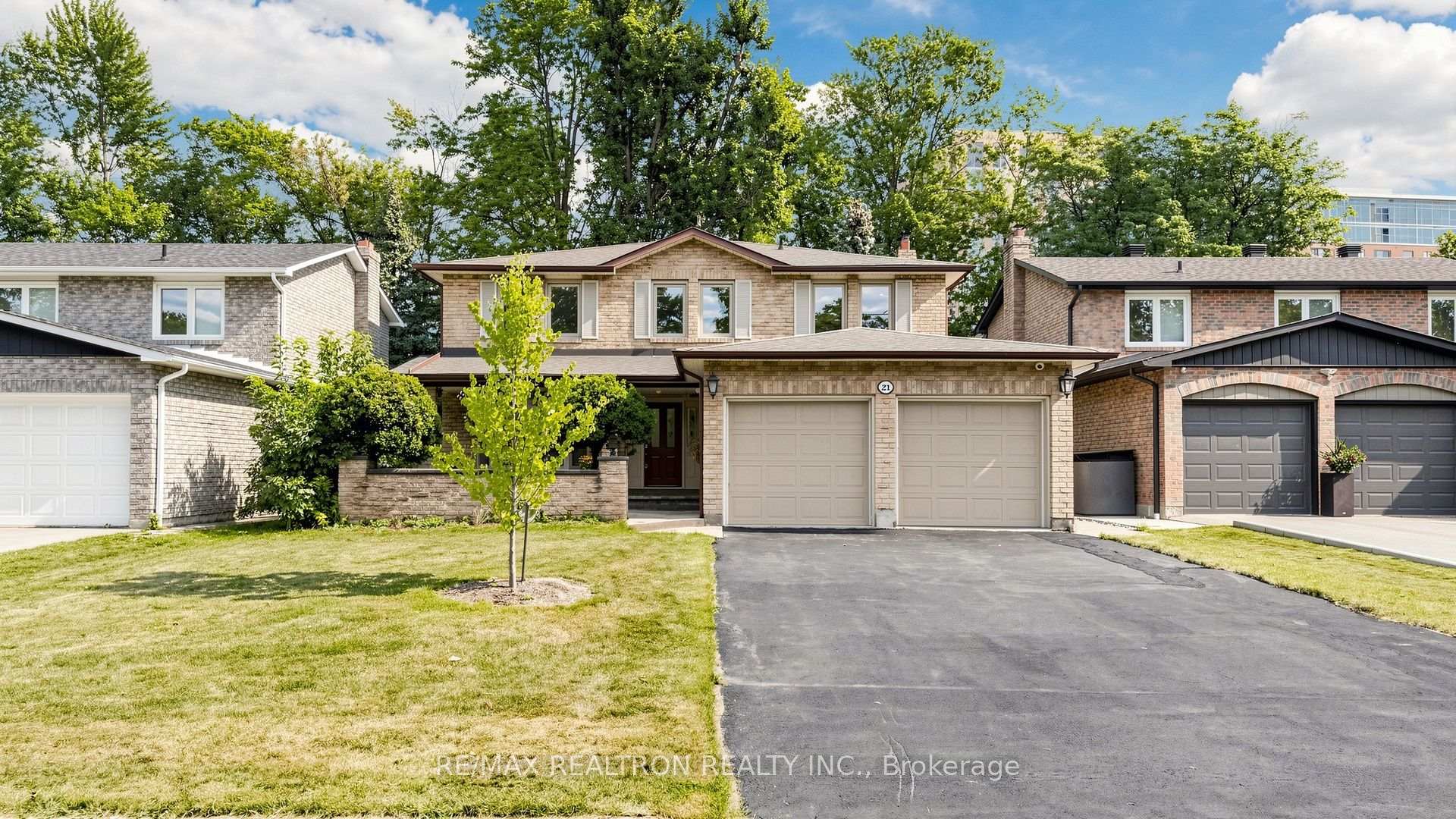 Photo 3 of 21 Greentree Road, Markham, Unionville — HOMEH