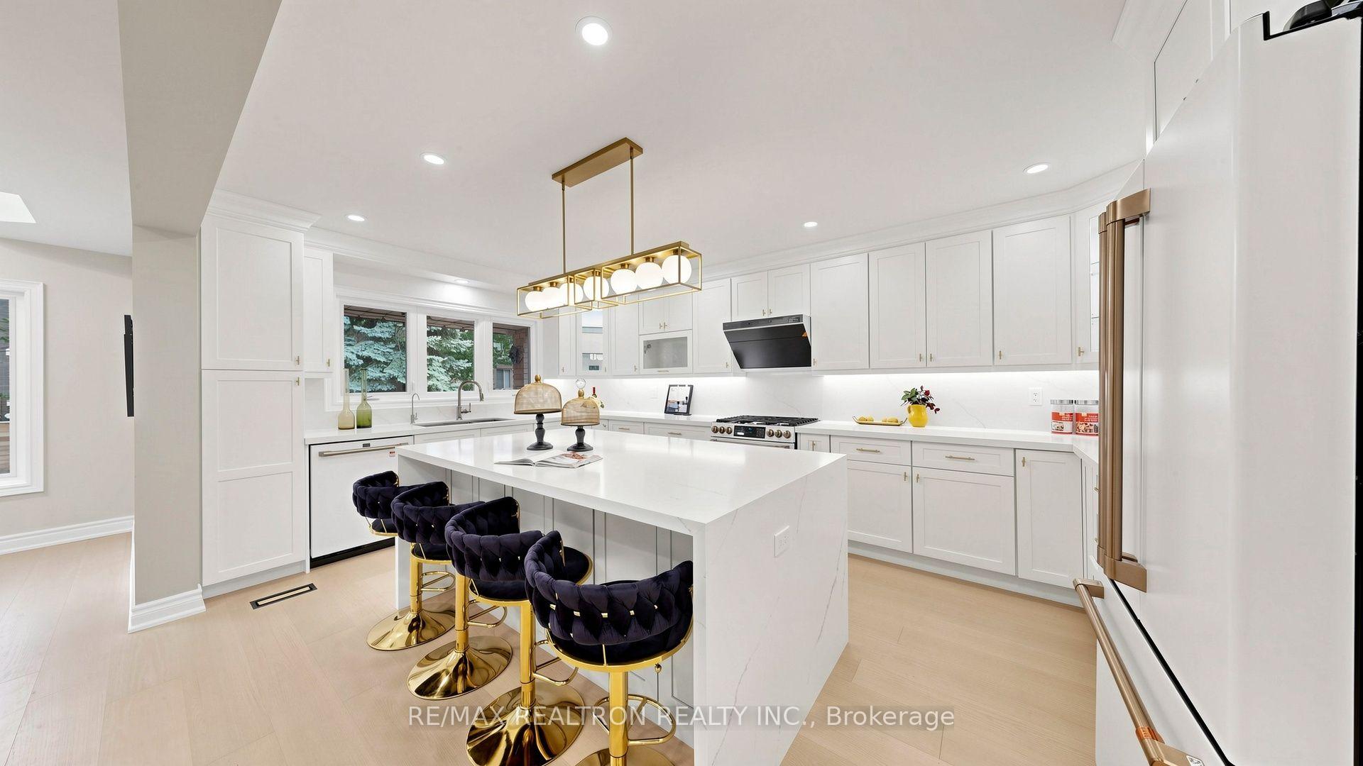 Photo 12 of 21 Greentree Road, Markham, Unionville — HOMEH