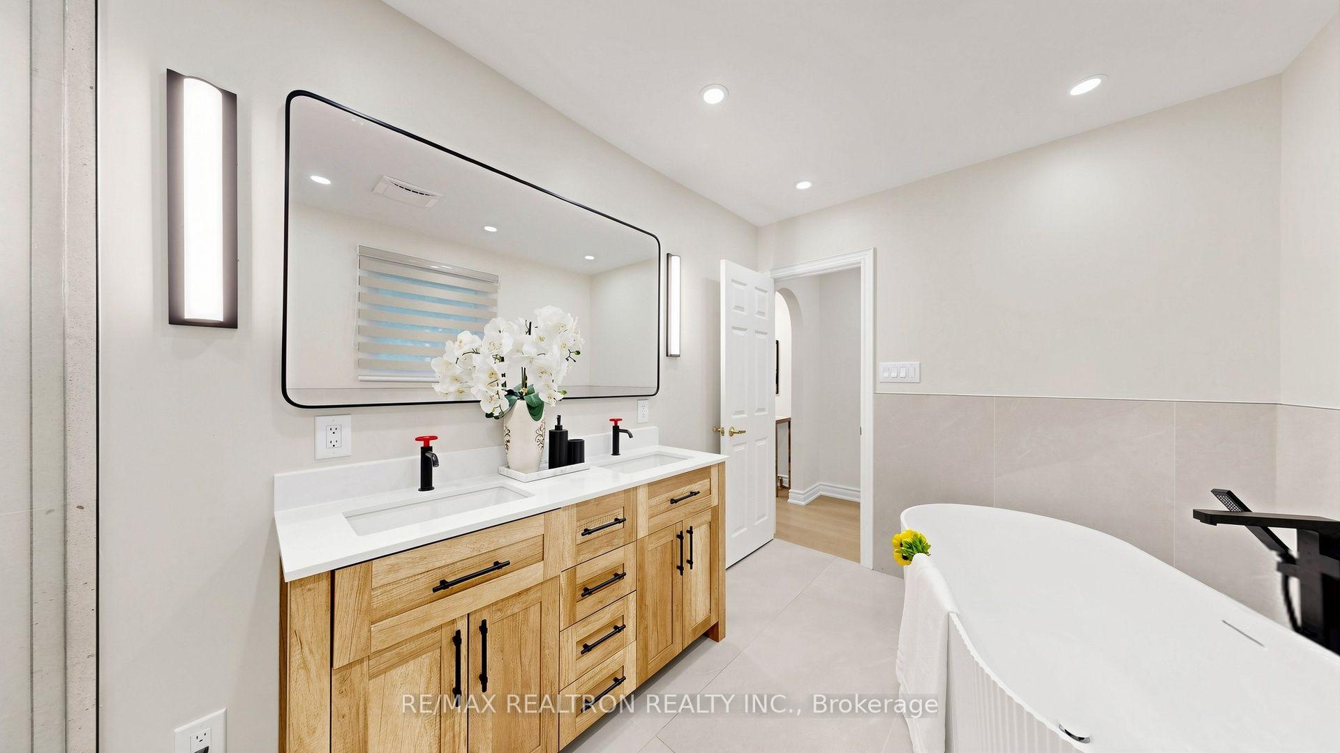 Photo 25 of 21 Greentree Road, Markham, Unionville — HOMEH