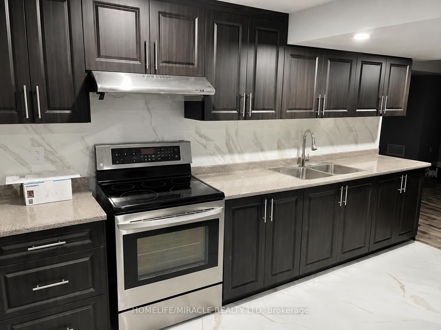 Photo 2 of 114 Lorenzo Circle, Brampton, Sandringham-Wellington — HOMEH