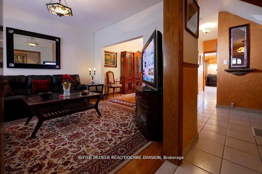 Photo 3 of 244 Rushton Road, Toronto, Wychwood — HOMEH