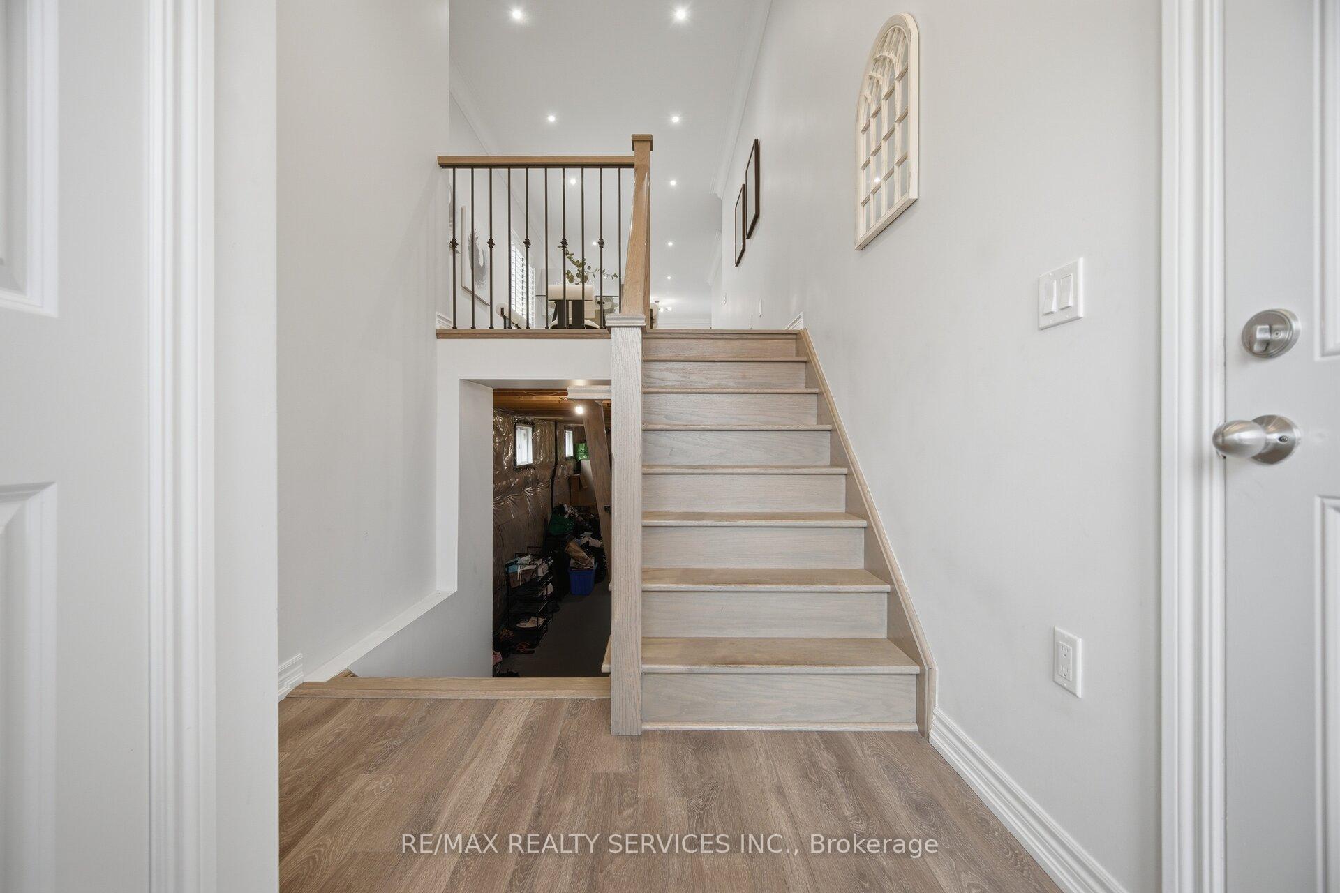 Photo 2 of 20 Todd Crescent, Southgate — HOMEH