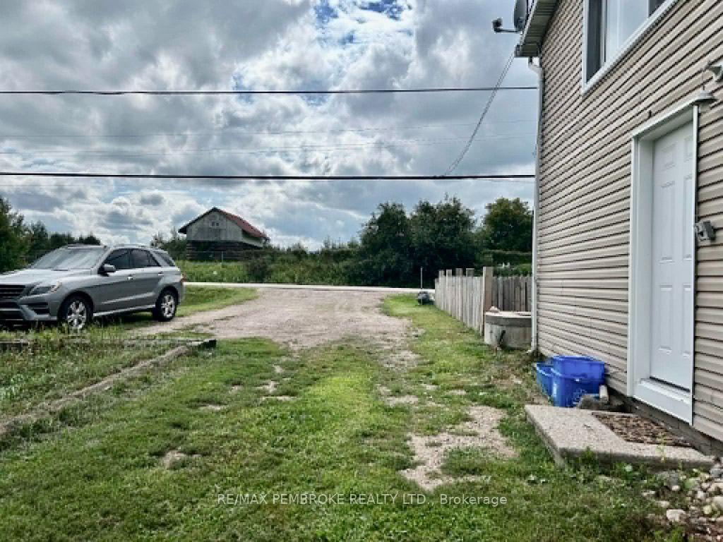 Photo 6 of 3396 B Line Road, Laurentian Valley, Laurentian Valley — HOMEH