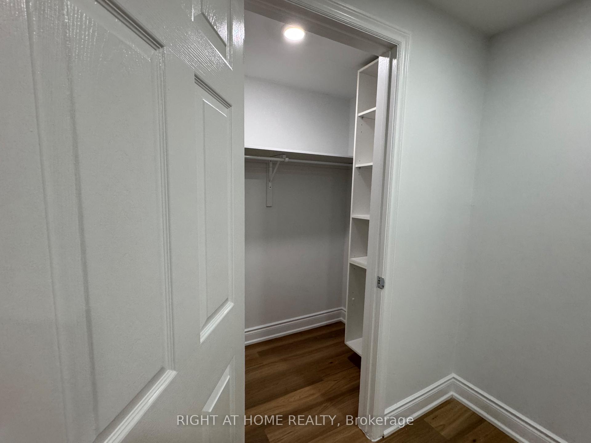Photo 9 of 372 Winfield Terrace, Mississauga, Hurontario — HOMEH