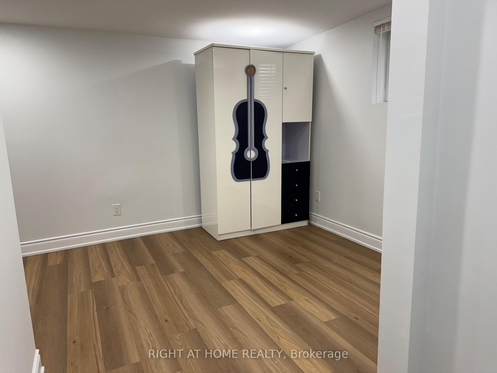 Photo 1 of 372 Winfield Terrace, Mississauga, Hurontario — HOMEH