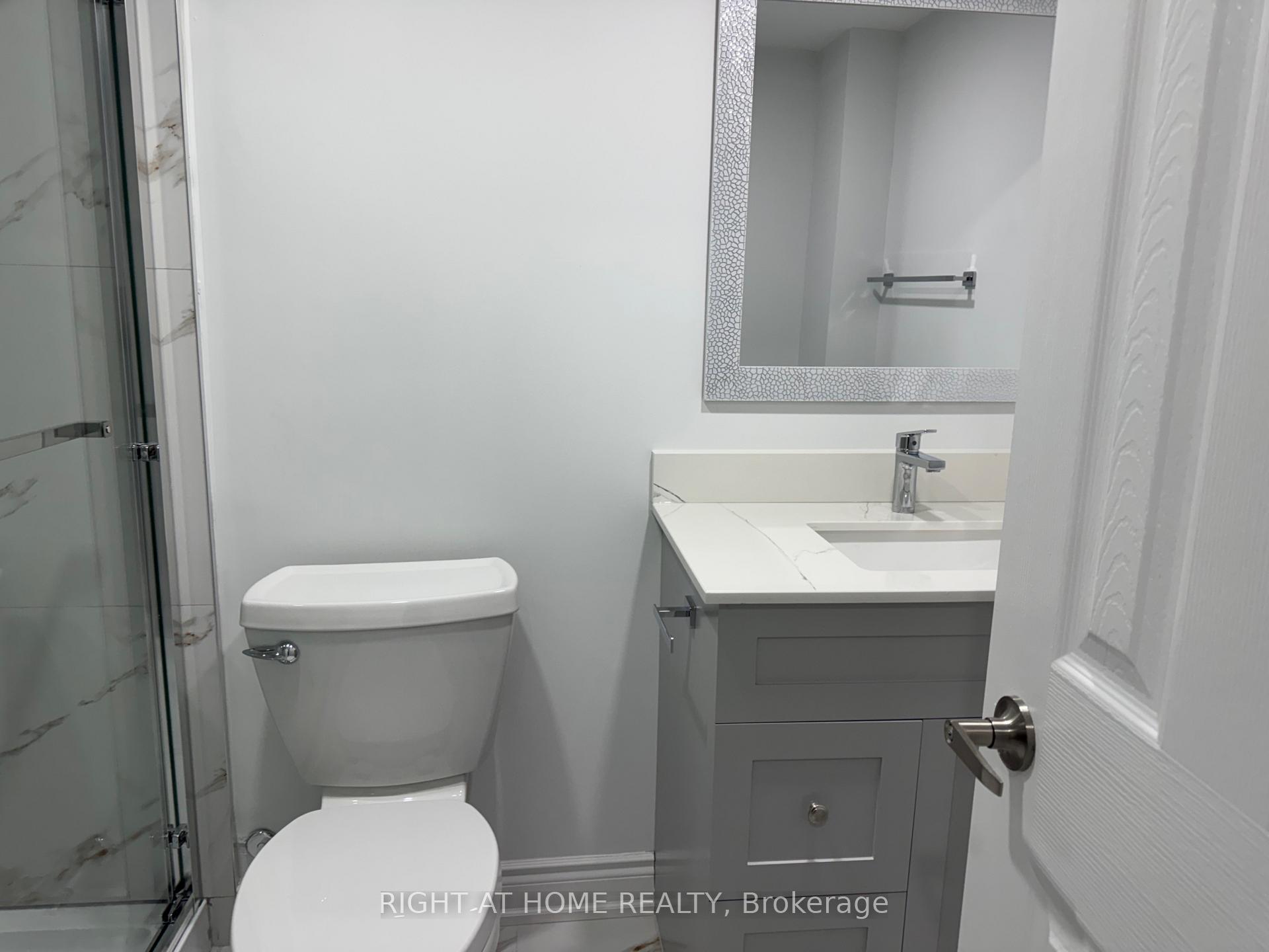 Photo 10 of 372 Winfield Terrace, Mississauga, Hurontario — HOMEH