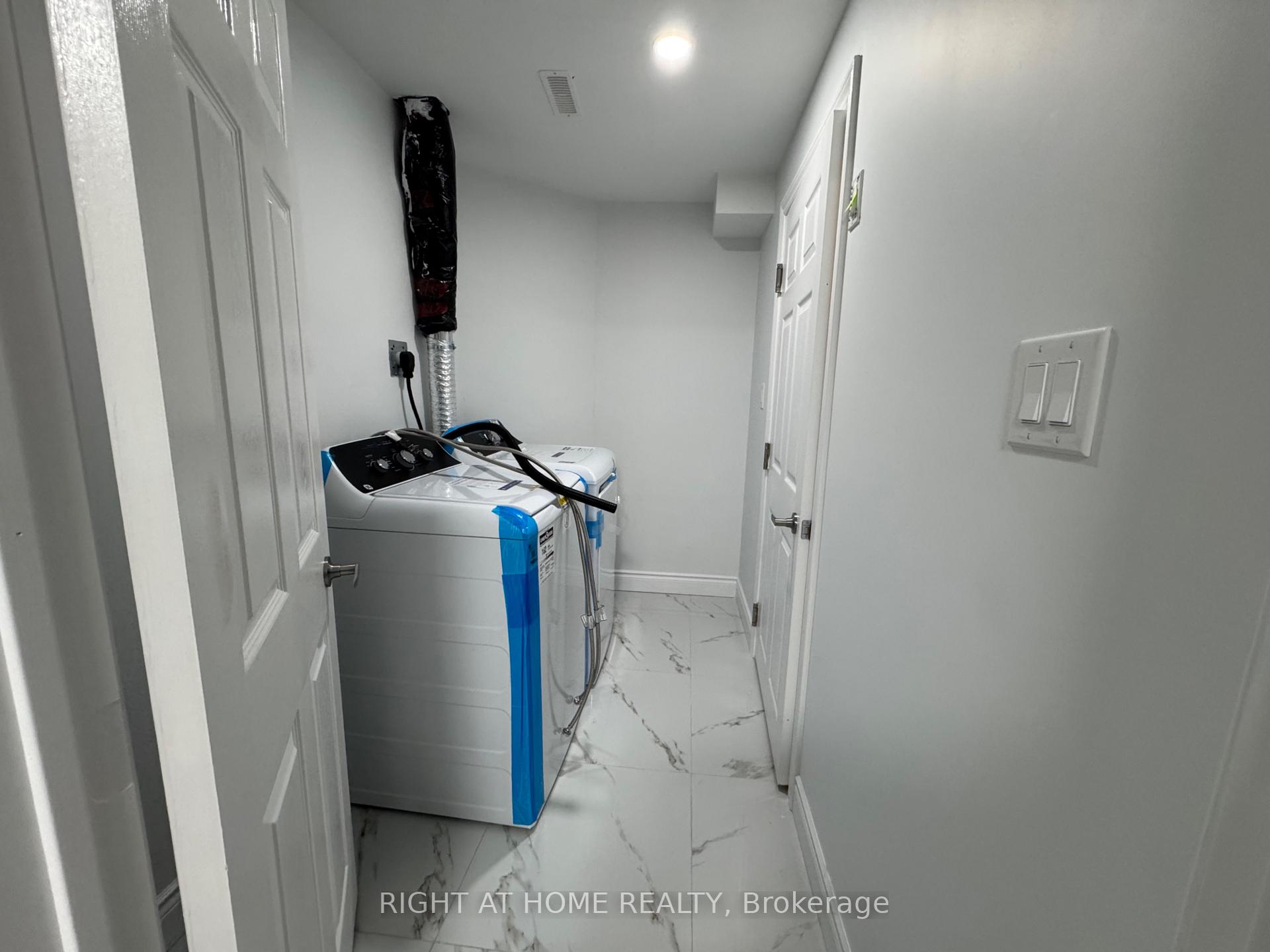 Photo 13 of 372 Winfield Terrace, Mississauga, Hurontario — HOMEH