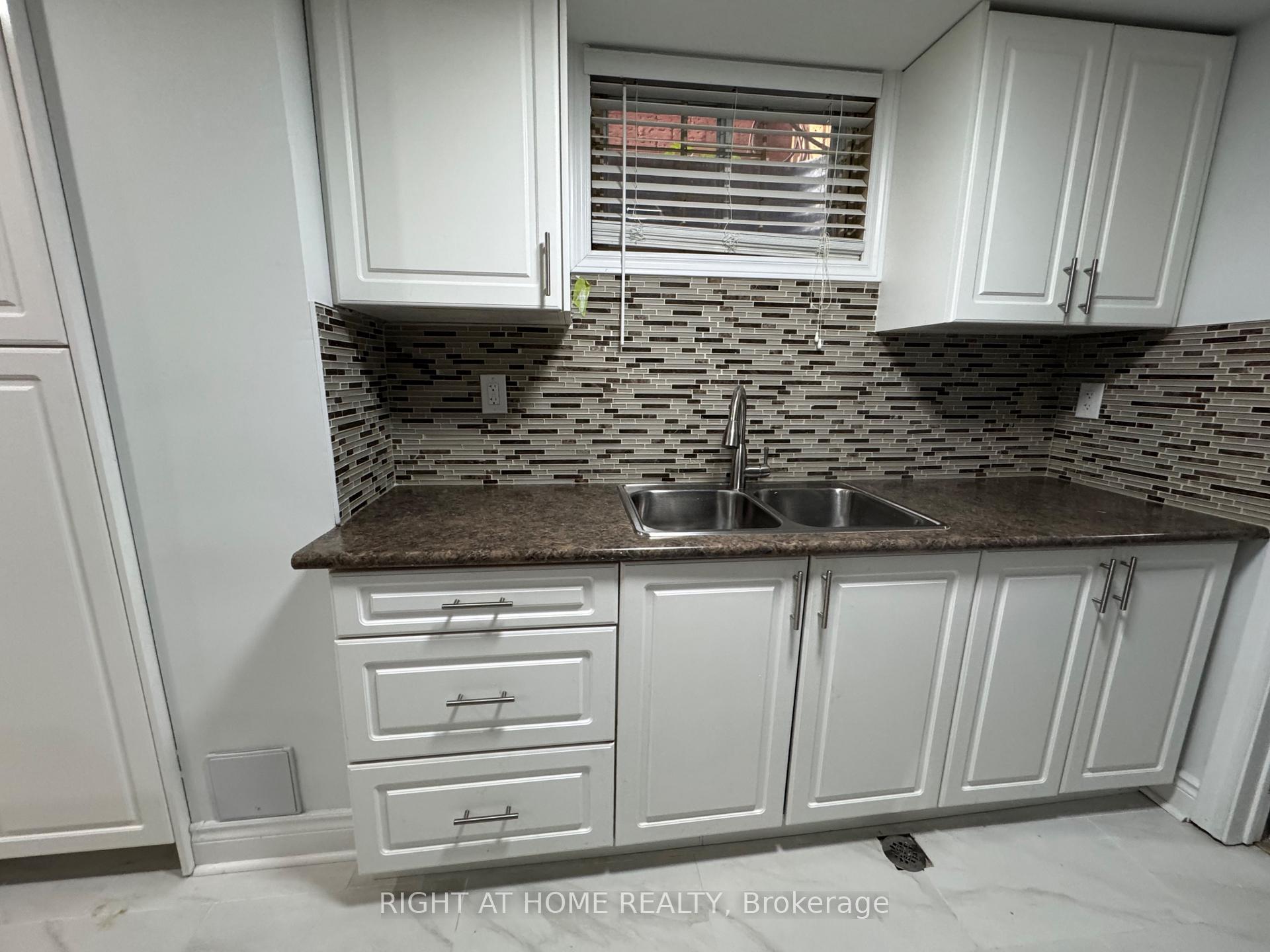 Photo 14 of 372 Winfield Terrace, Mississauga, Hurontario — HOMEH