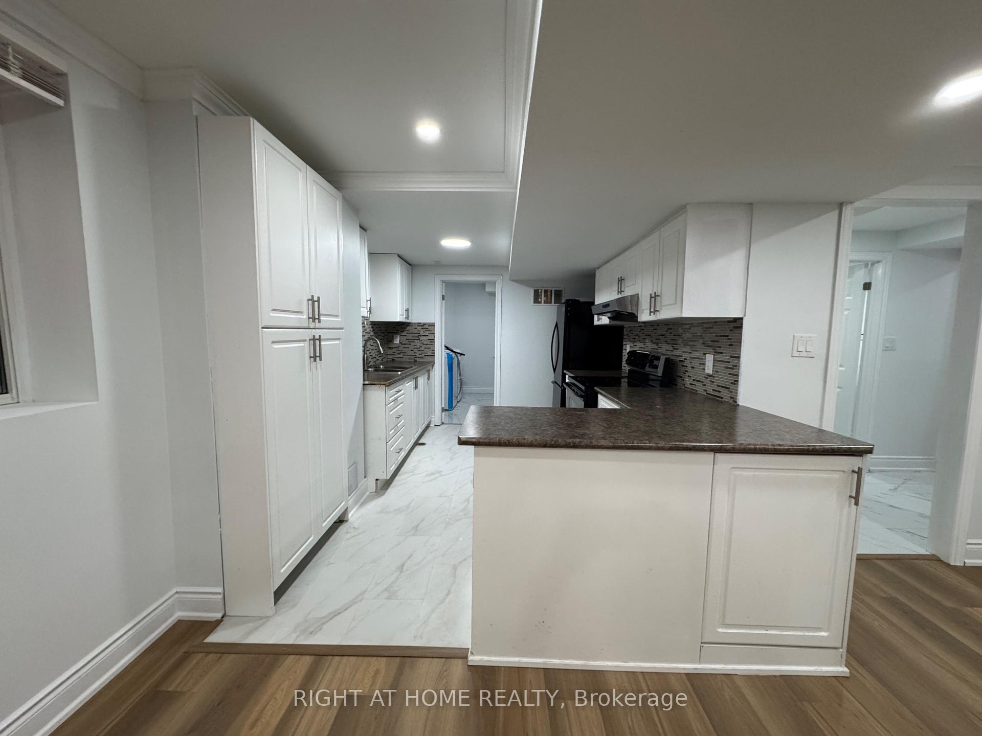 Photo 15 of 372 Winfield Terrace, Mississauga, Hurontario — HOMEH
