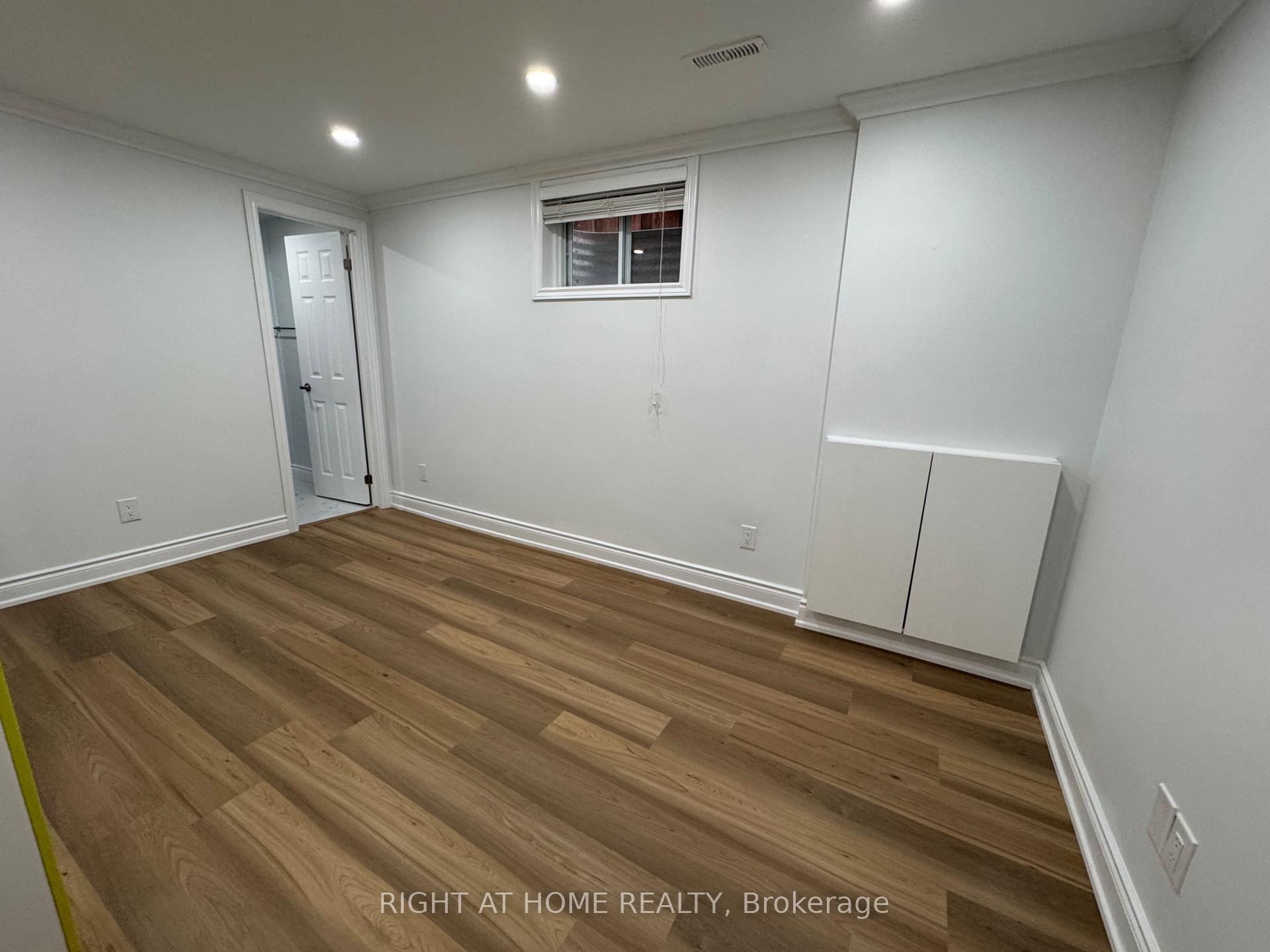 Photo 16 of 372 Winfield Terrace, Mississauga, Hurontario — HOMEH
