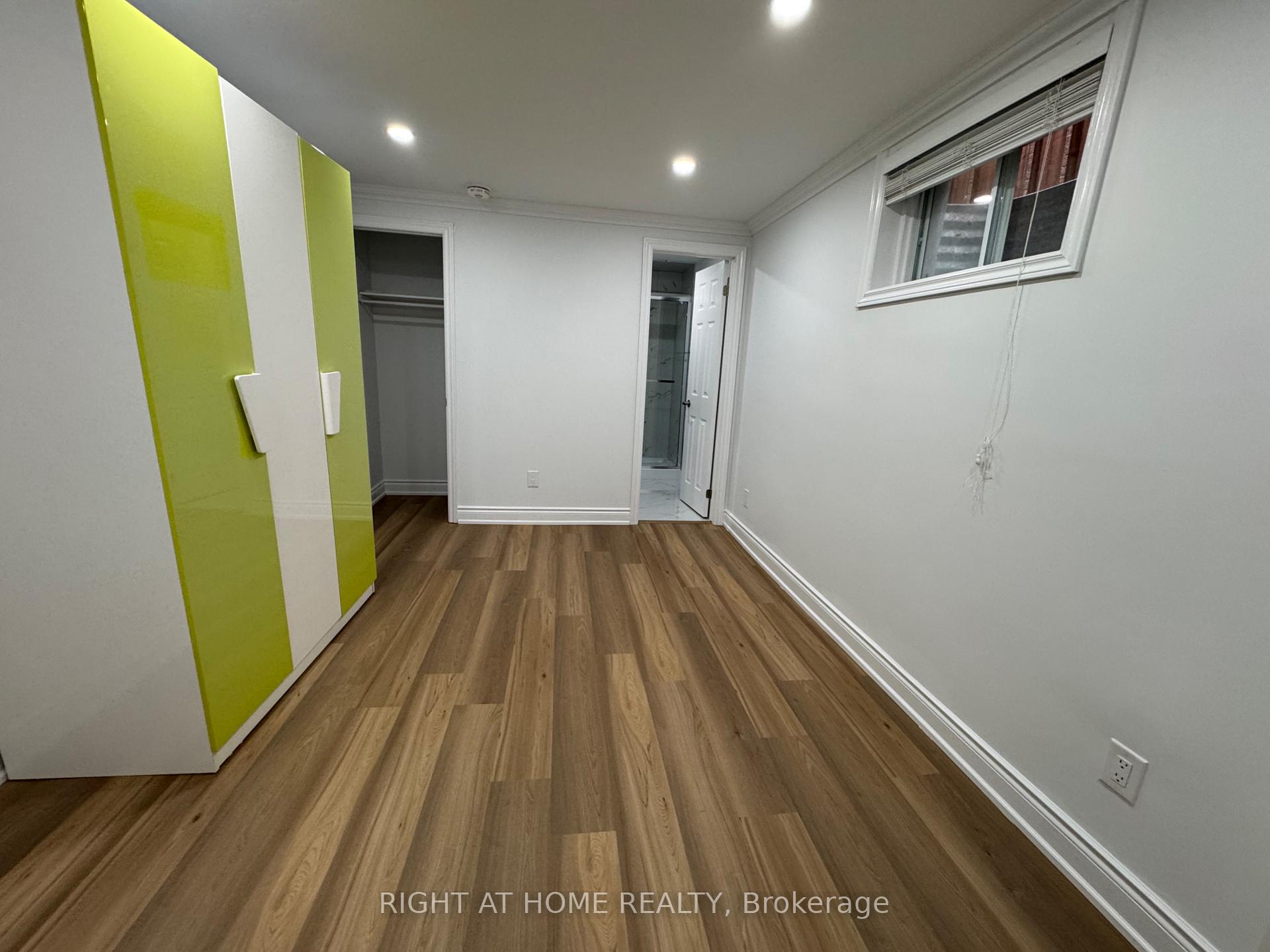 Photo 6 of 372 Winfield Terrace, Mississauga, Hurontario — HOMEH